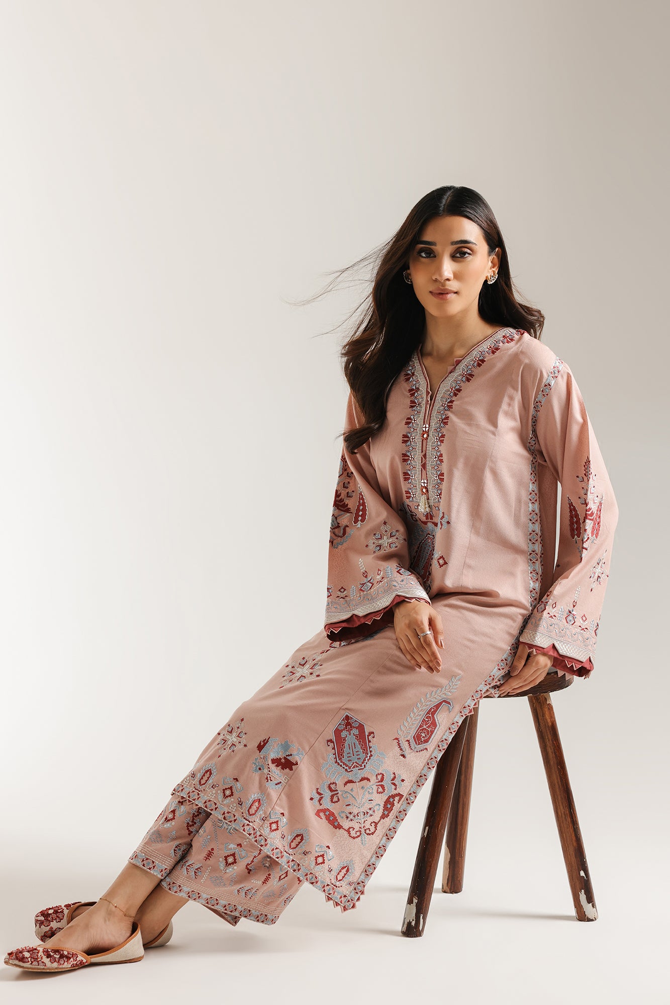 EMBROIDERED SUIT (E3688/103/427)