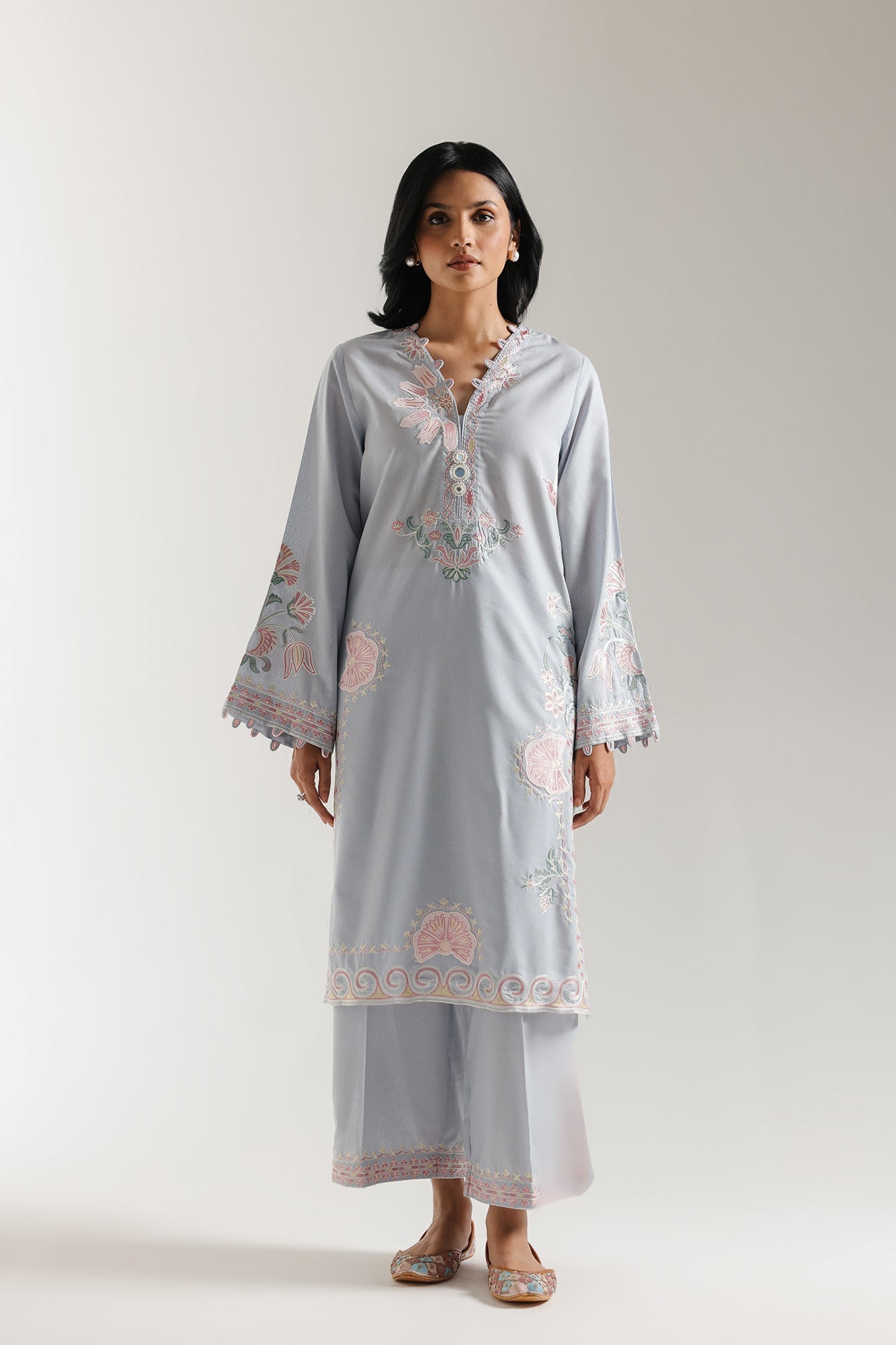 EMBROIDERED SUIT (E3690/103/635)