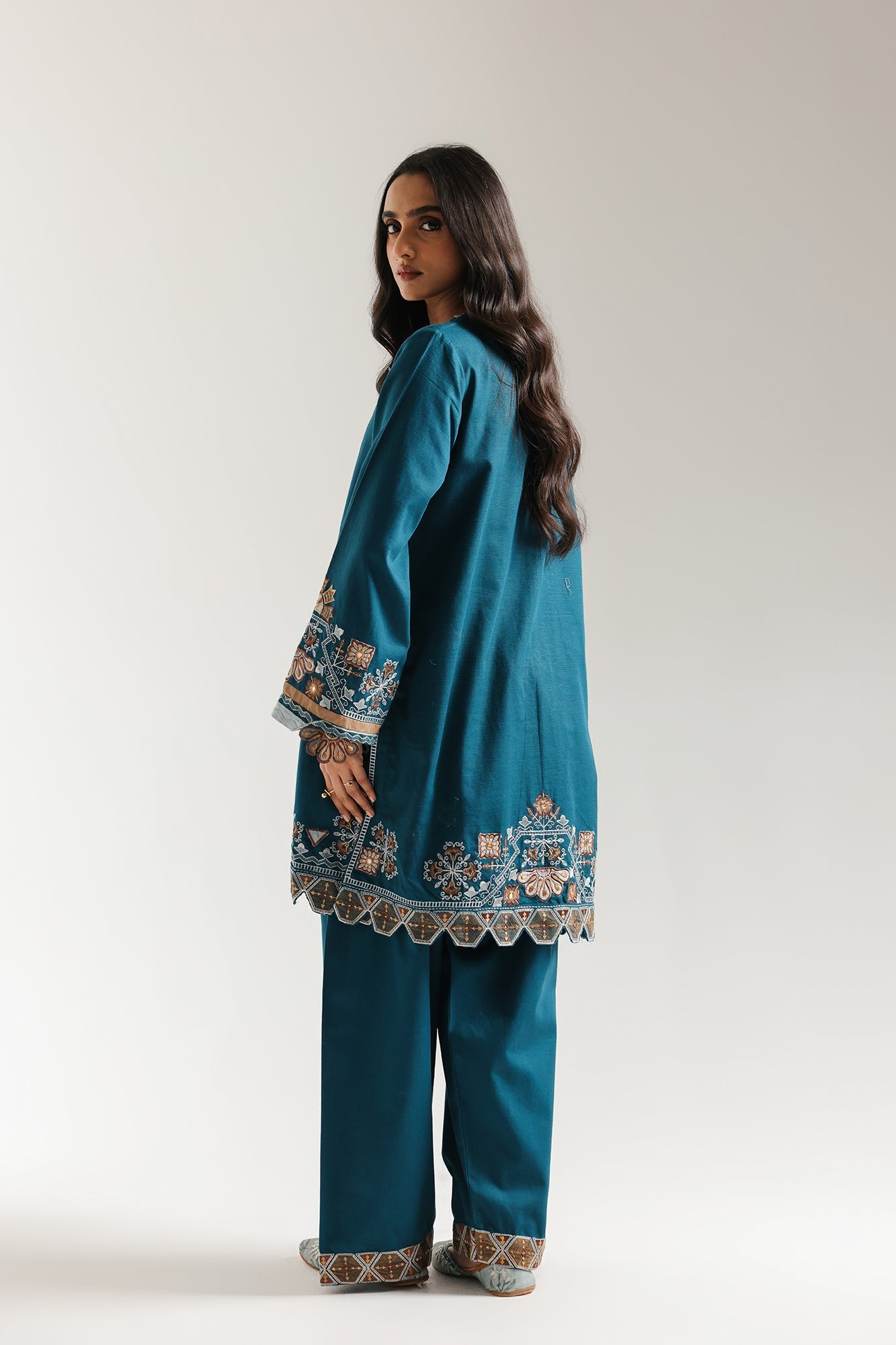 EMBROIDERED SUIT (E3706/103/605)