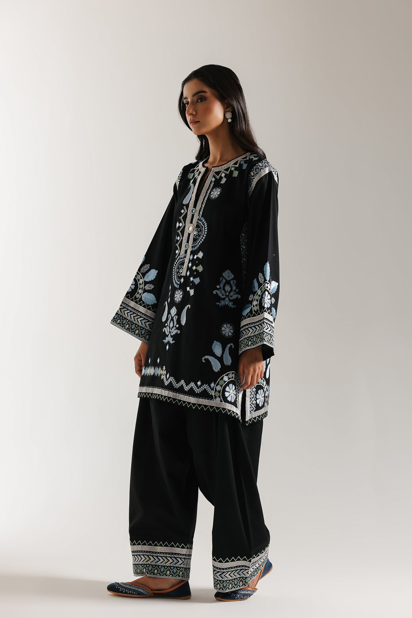 EMBROIDERED SUIT (E3707/103/902)