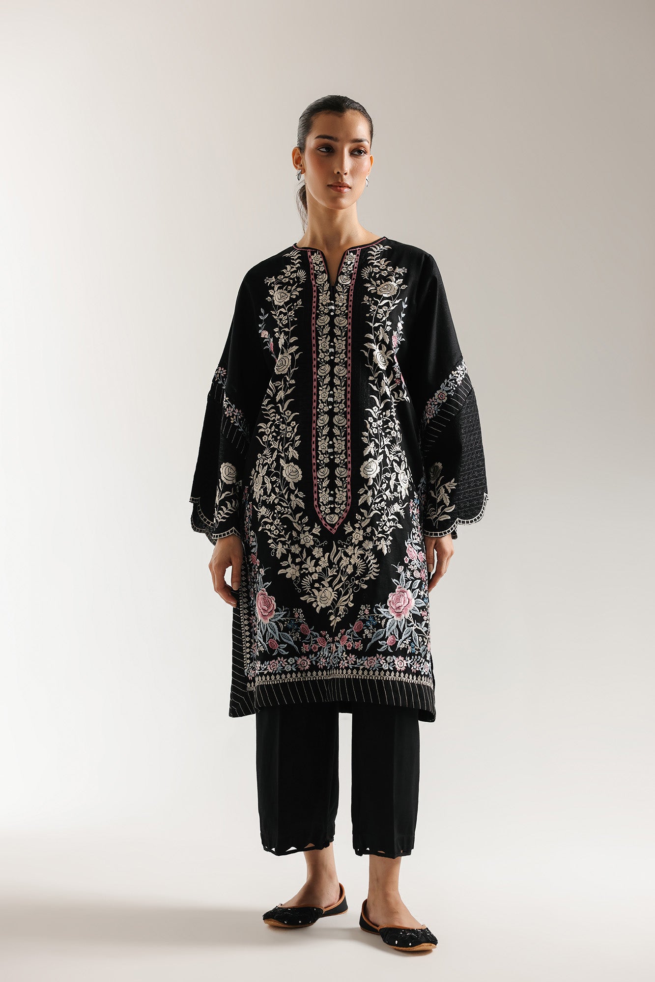 EMBROIDERED SUIT (E3710/103/902)