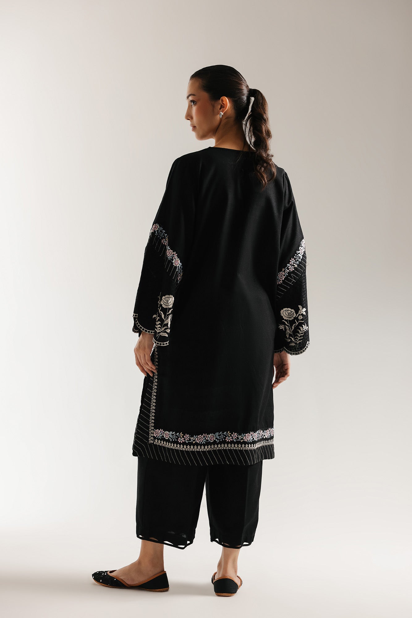 EMBROIDERED SUIT (E3710/103/902)