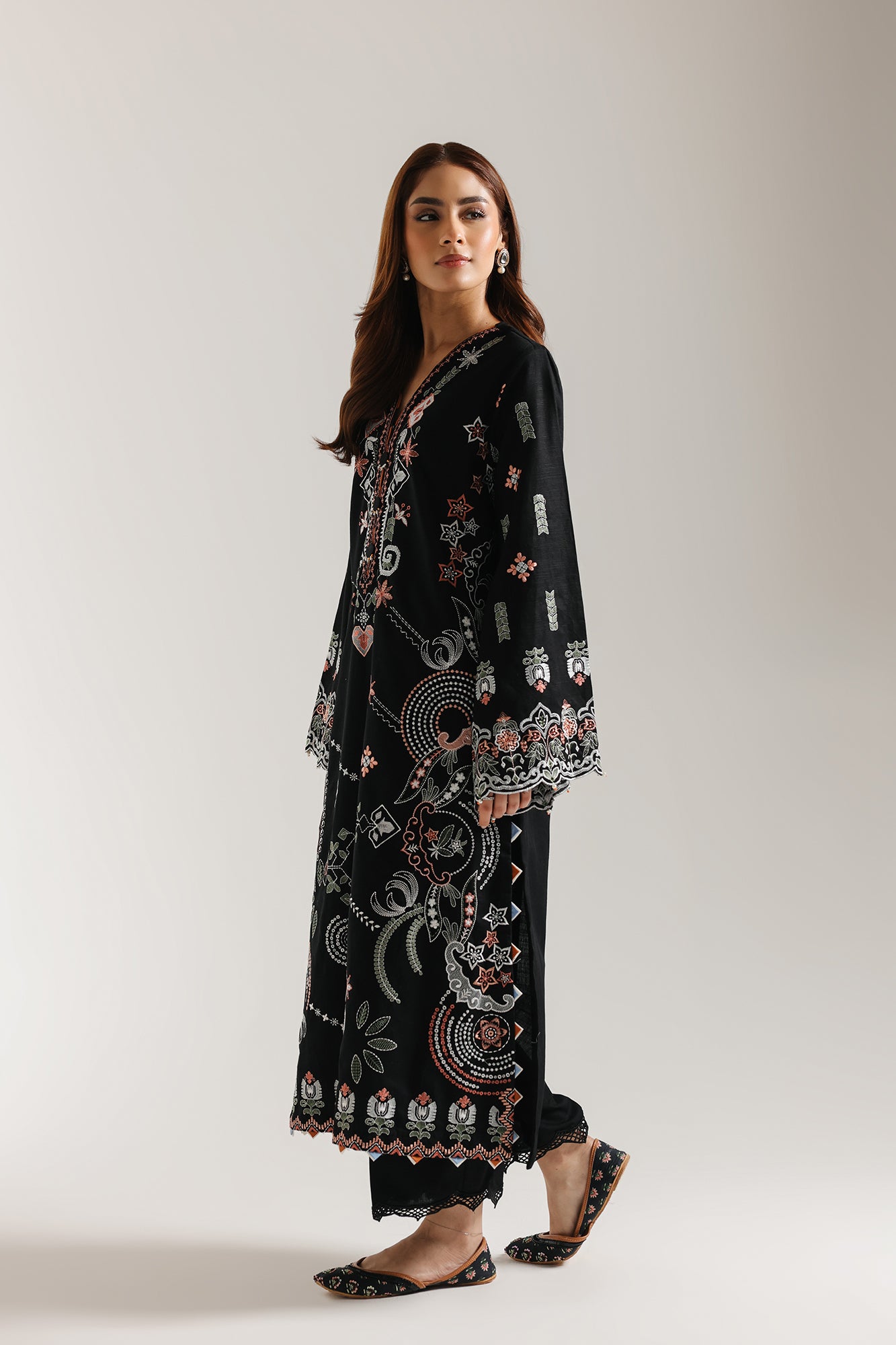 EMBROIDERED SUIT (E3712/103/901)