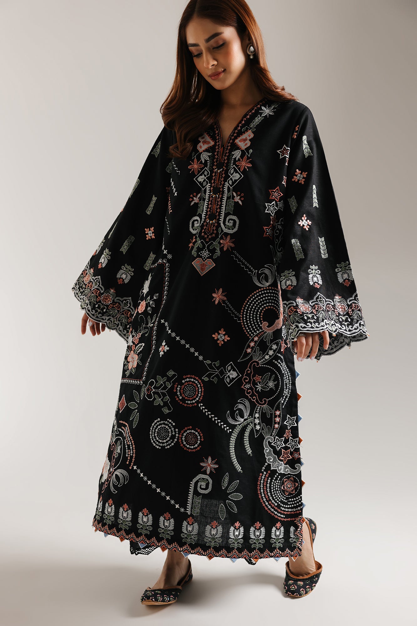 EMBROIDERED SUIT (E3712/103/901)