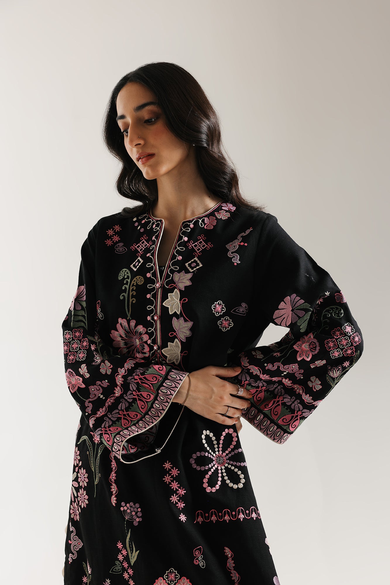 EMBROIDERED SUIT (E3715/103/902)