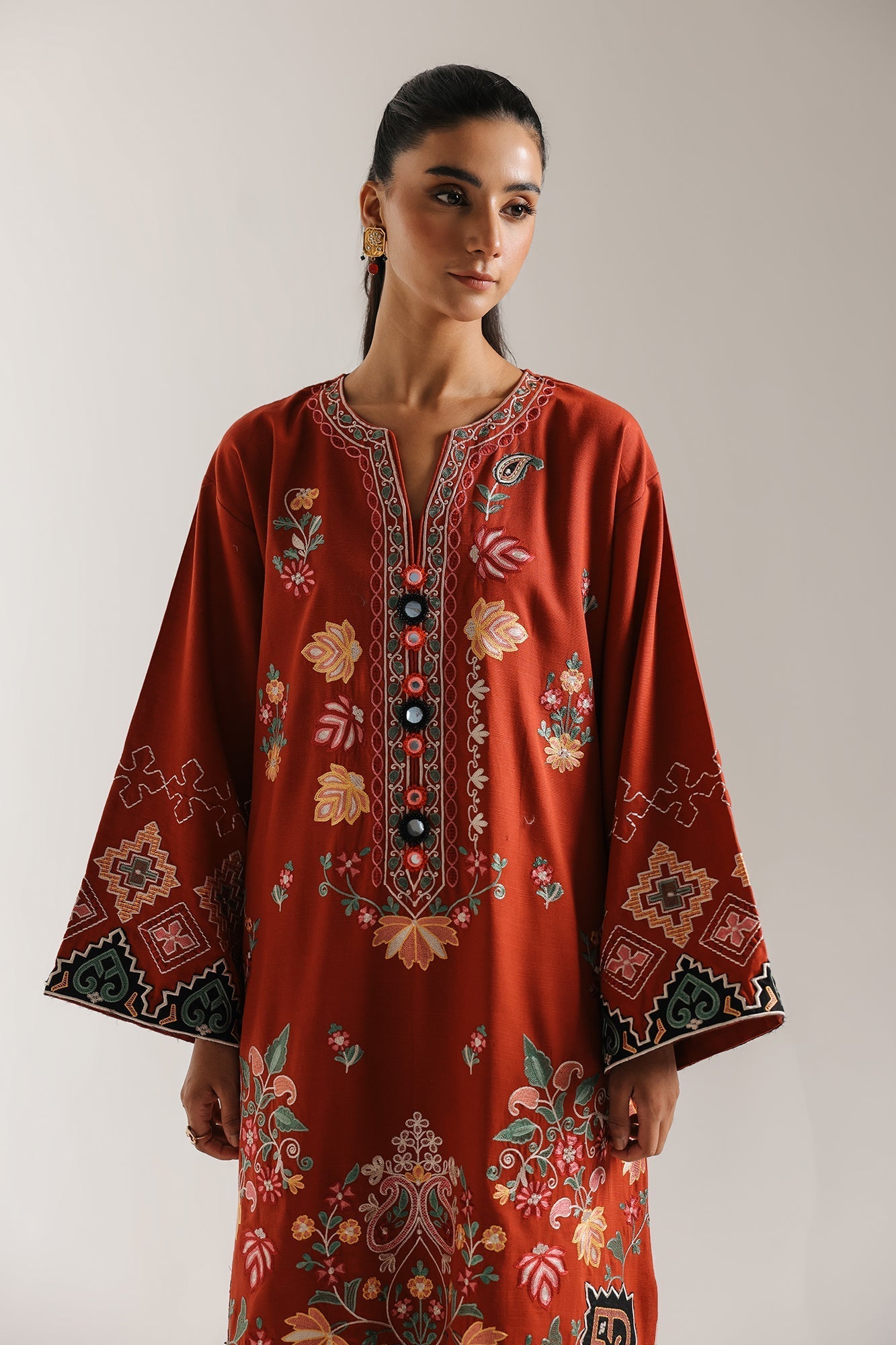 EMBROIDERED SUIT (E3718/103/305)