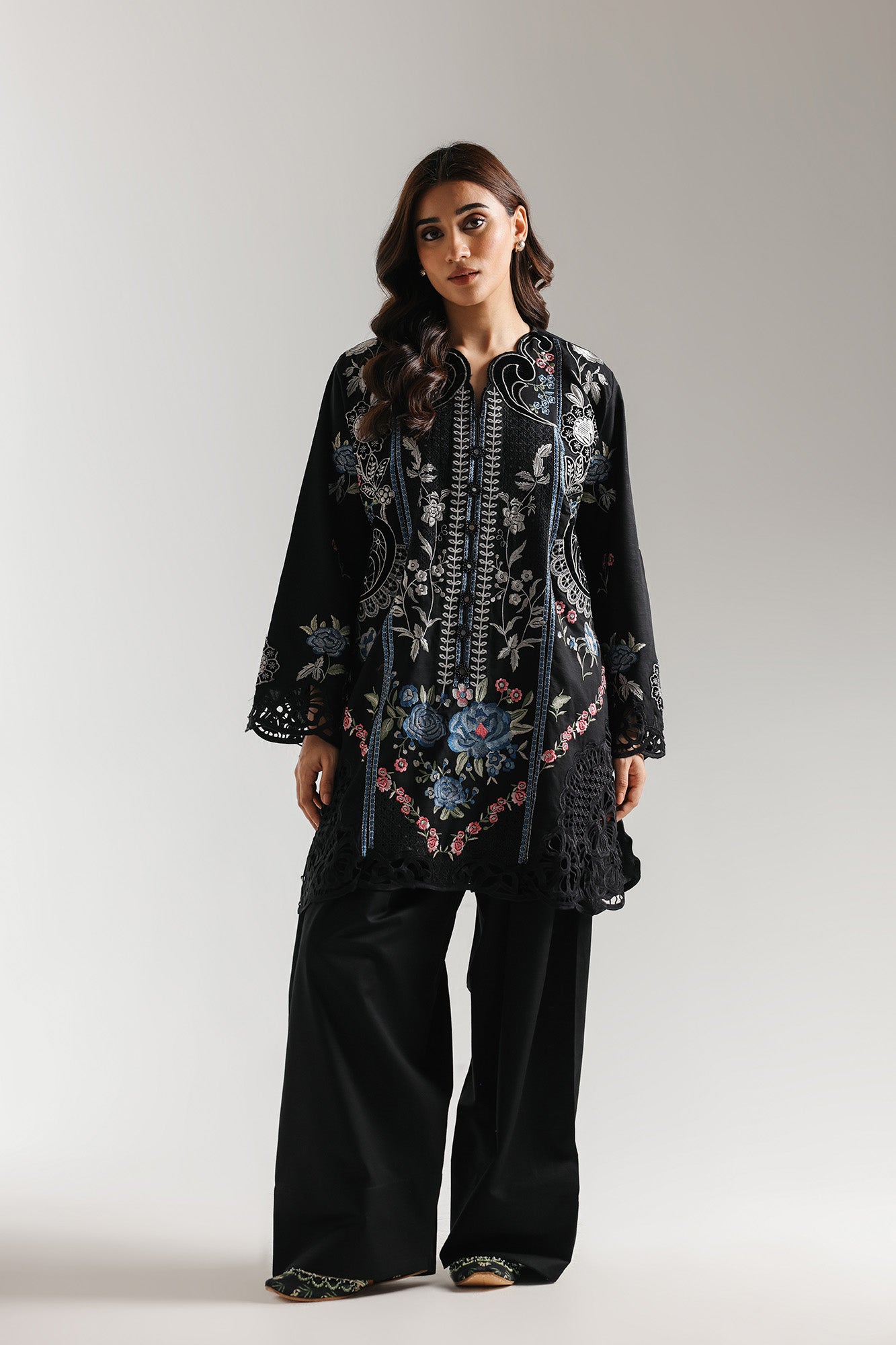 EMBROIDERED SUIT (E3719/103/901)