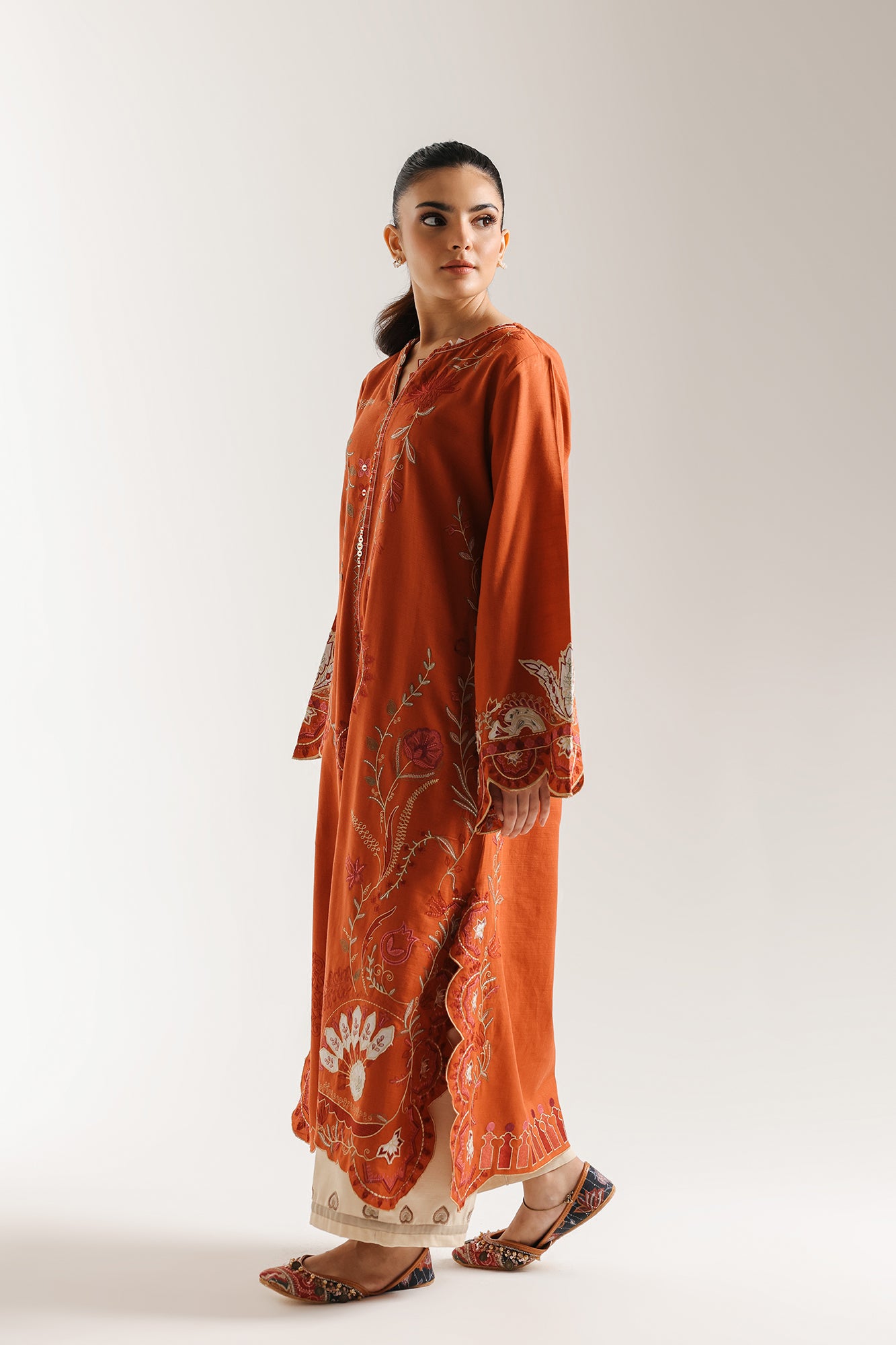 EMBROIDERED SUIT (E3720/103/209)