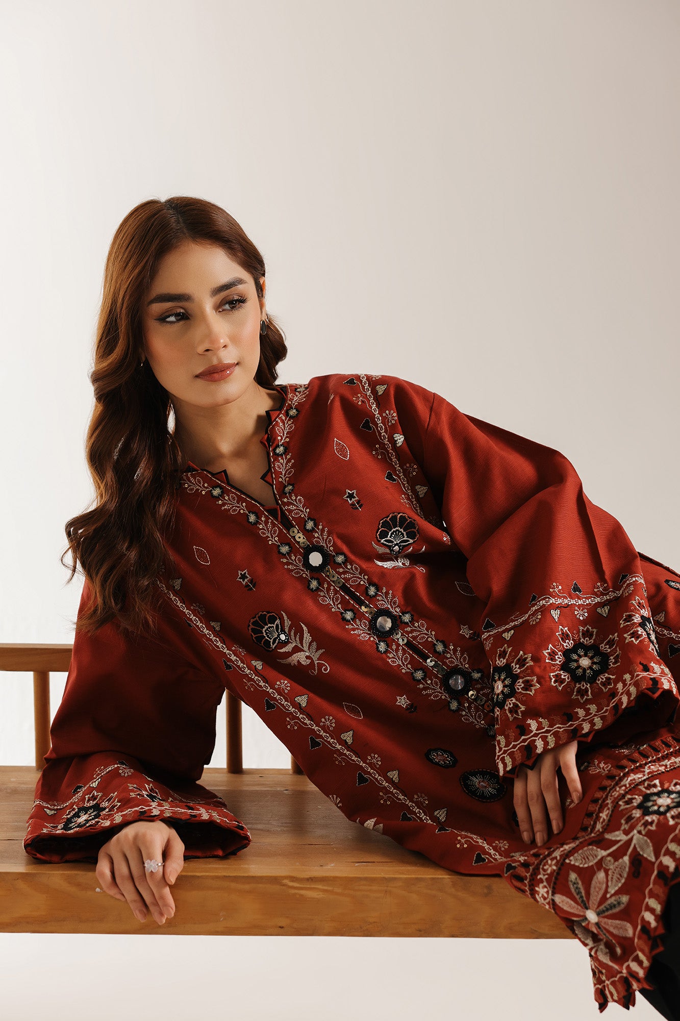 EMBROIDERED SUIT (E3724/103/319)