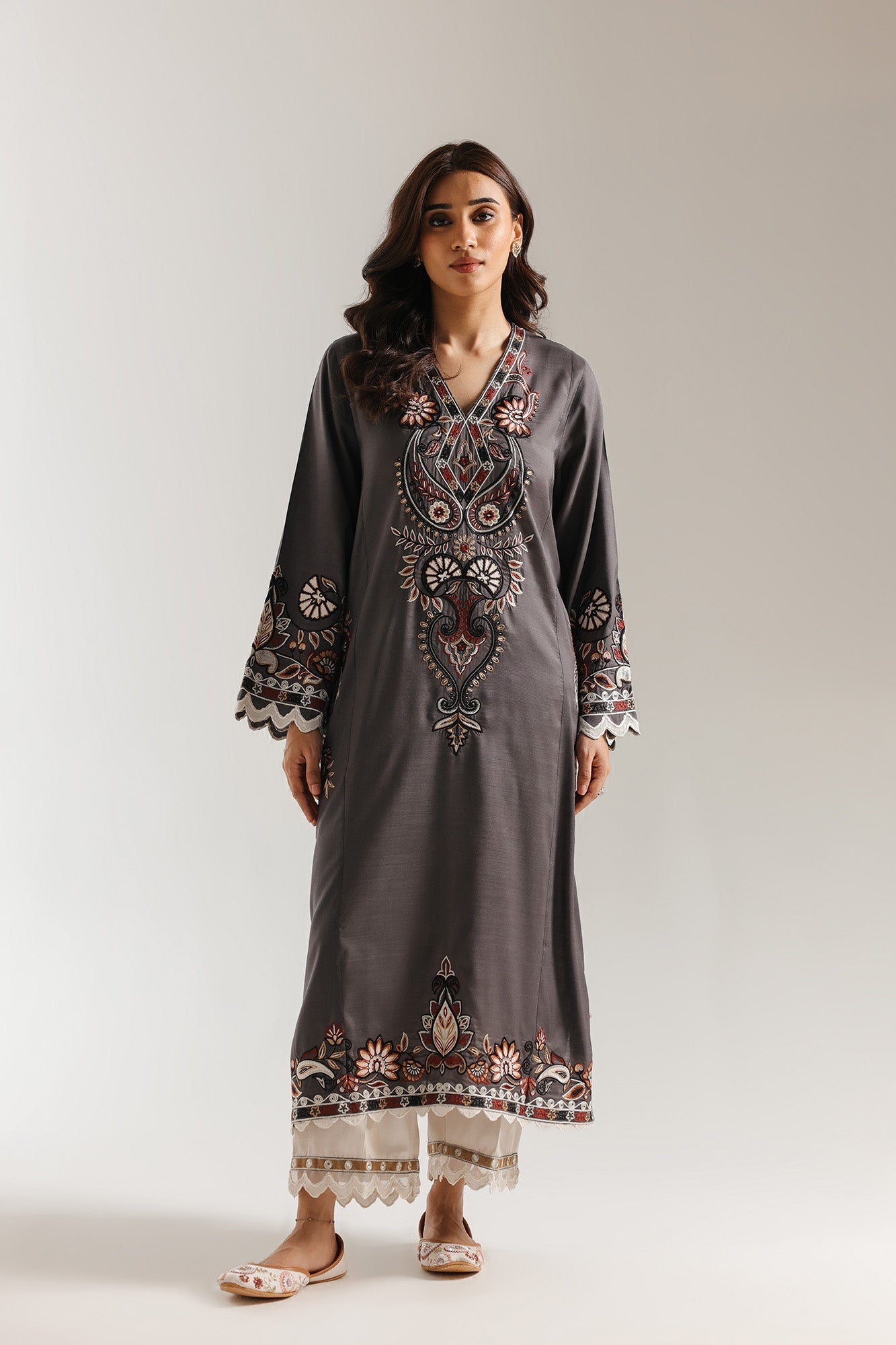 EMBROIDERED SUIT (E3728/103/002)