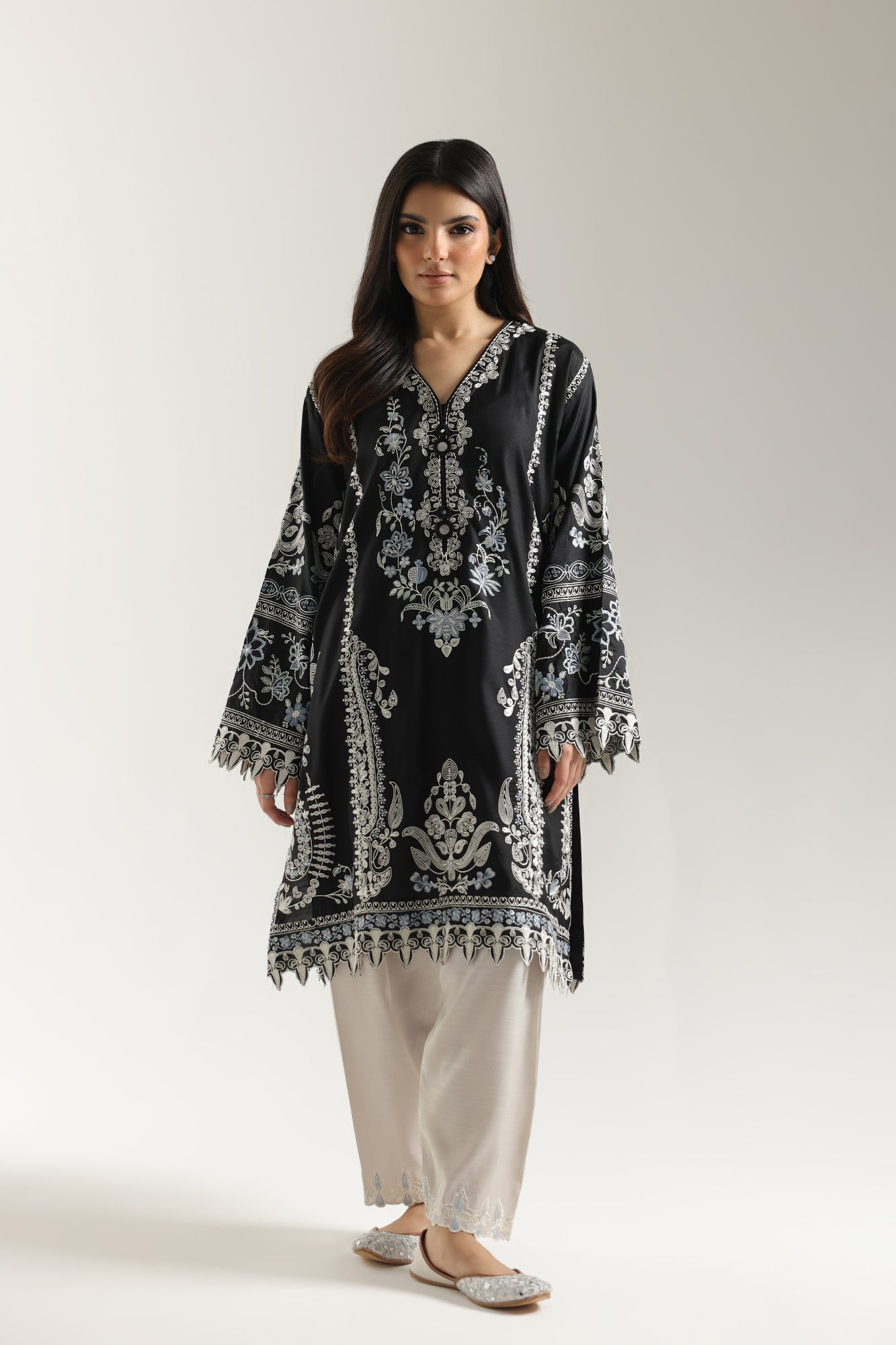 EMBROIDERED SUIT (E3729/103/902)