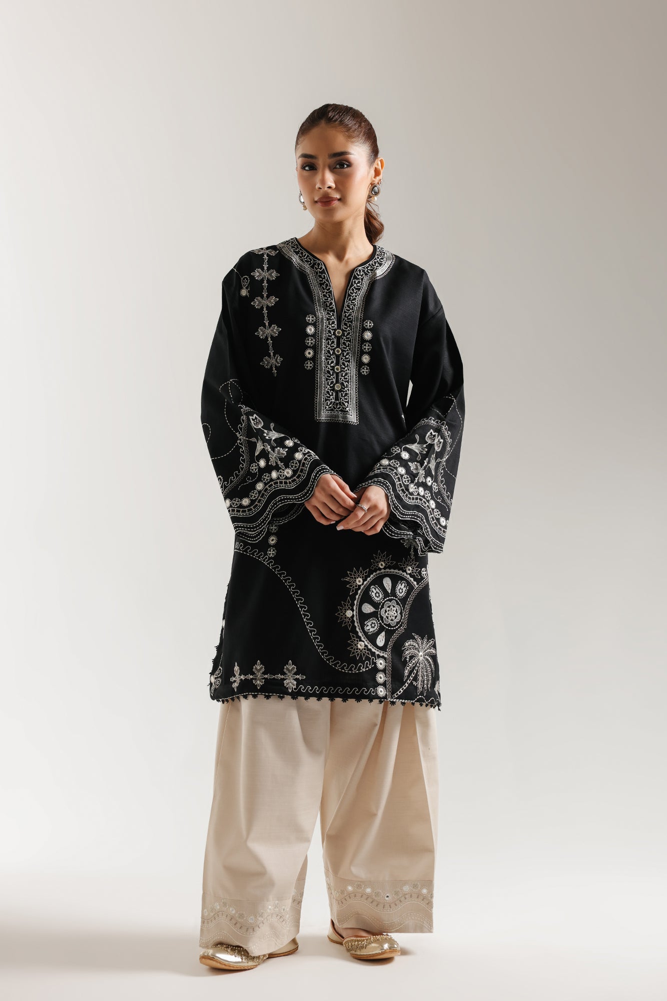 EMBROIDERED SUIT (E3737/103/902)