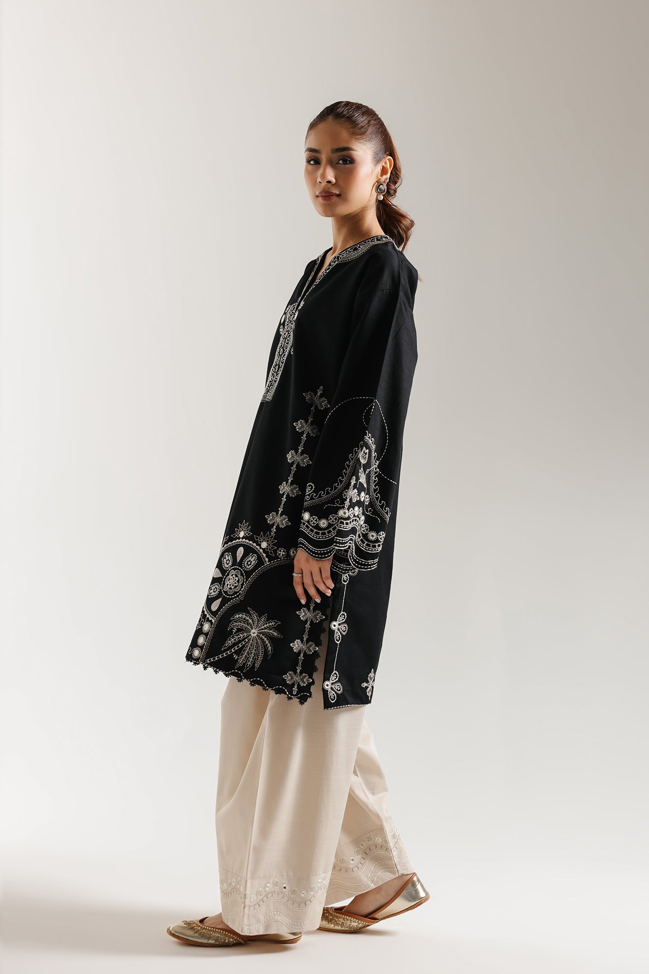 EMBROIDERED SUIT (E3737/103/902)