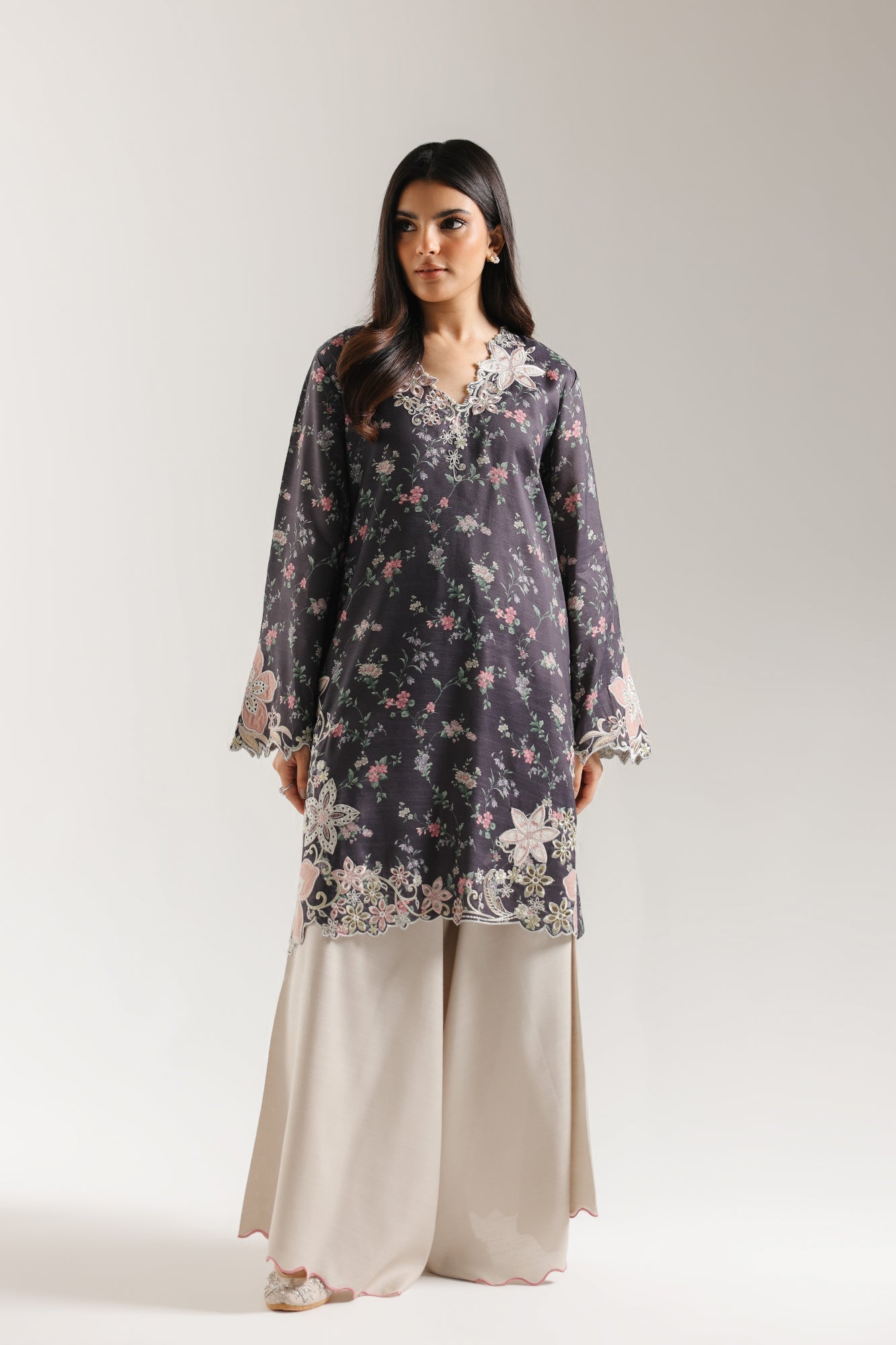 EMBROIDERED SUIT (E3774/103/505)