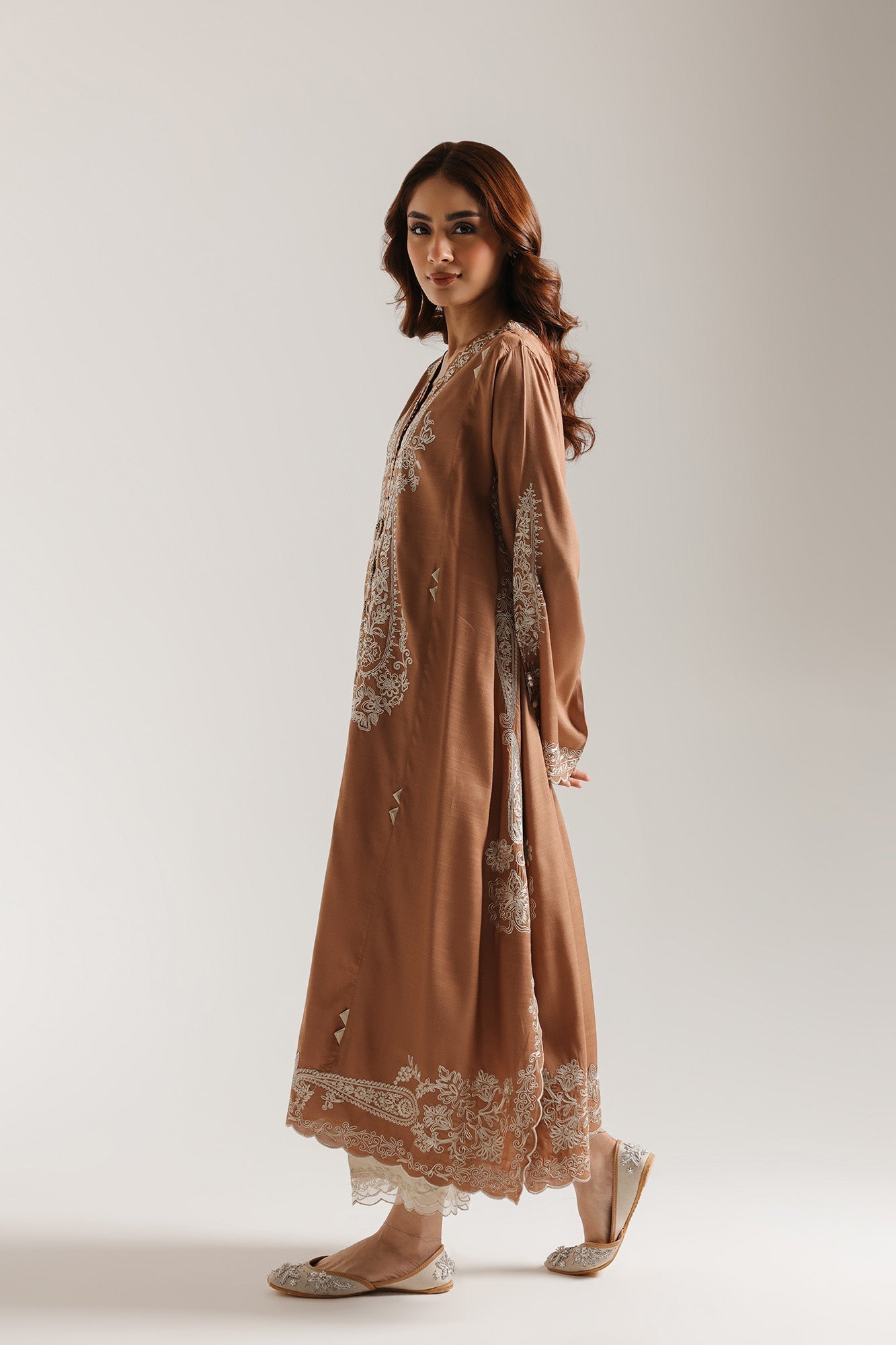 EMBROIDERED SUIT (E3775/103/806)