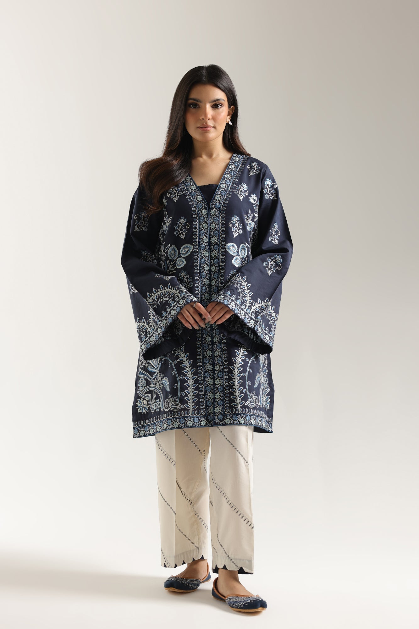 EMBROIDERED SUIT (E3784/103/622)