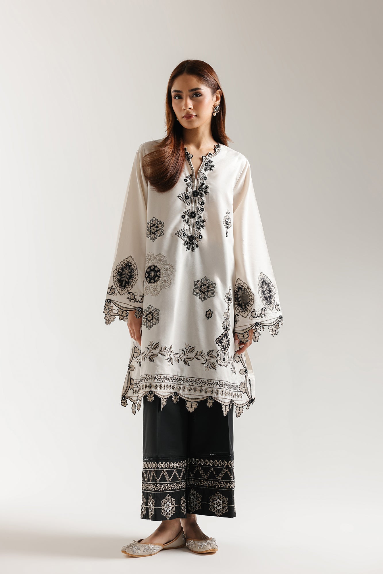 EMBROIDERED SUIT (E3801/103/003)