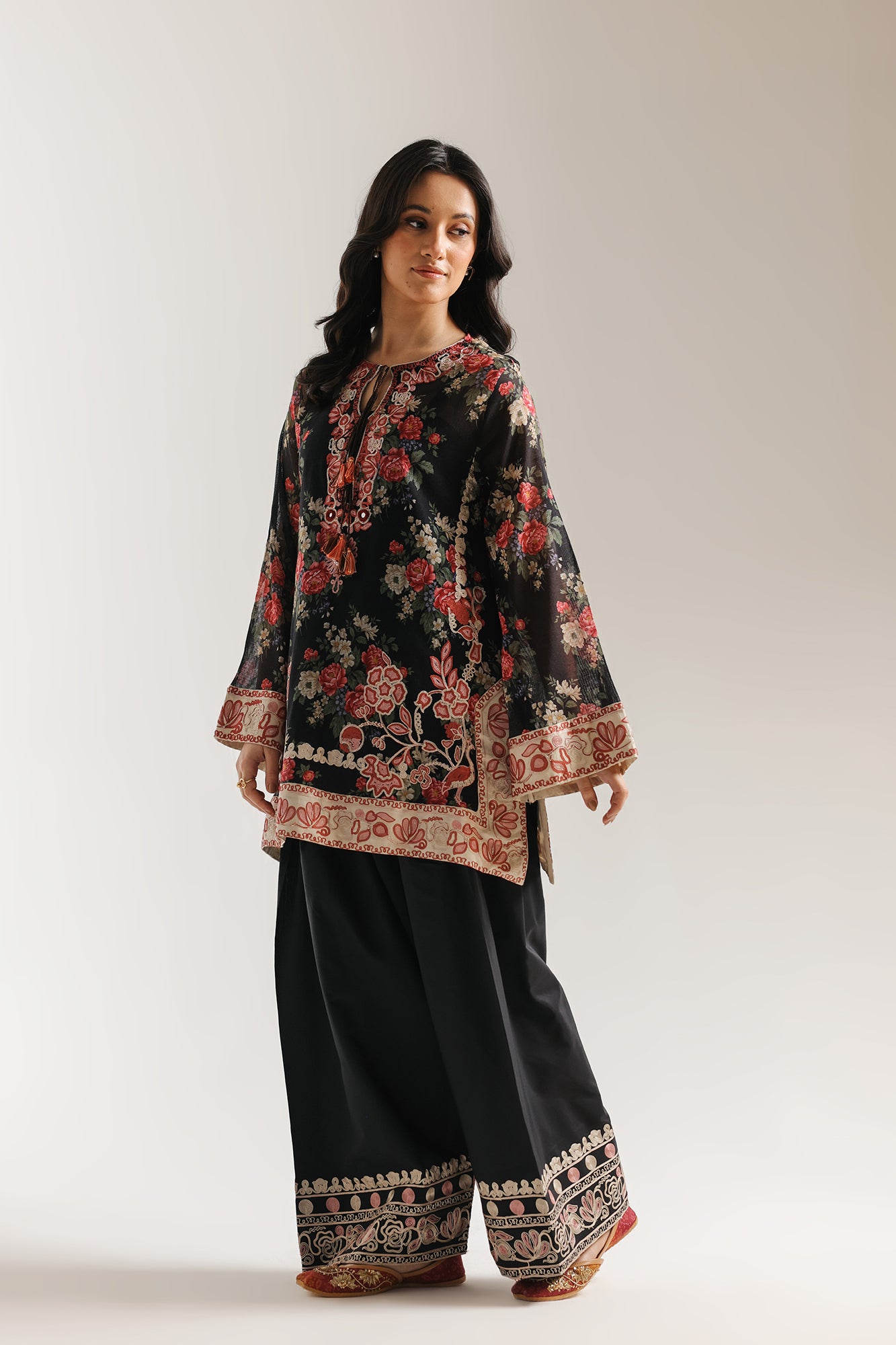 EMBROIDERED SUIT (E4001/103/901)