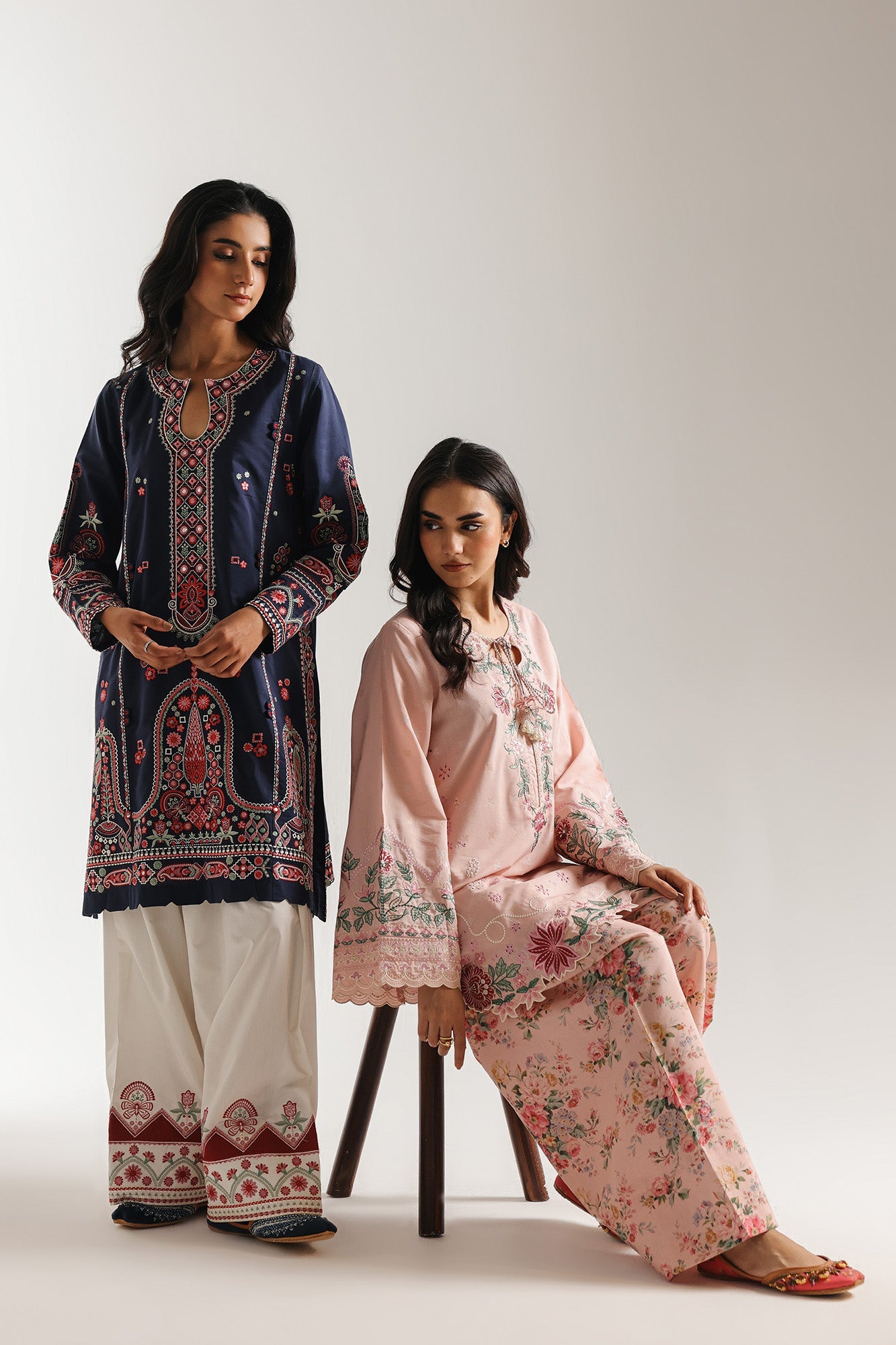 EMBROIDERED SUIT (E4006/103/315)