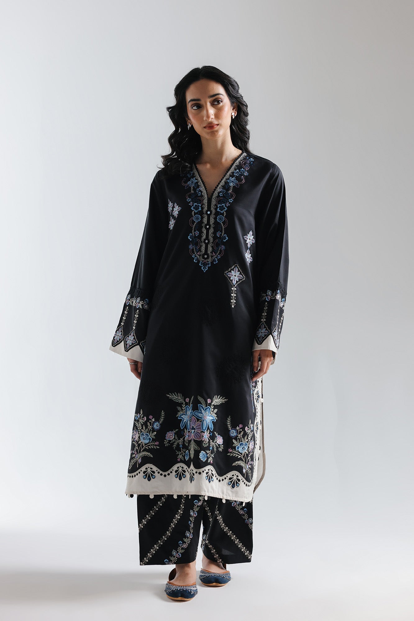 EMBROIDERED SUIT (E4019/103/902)