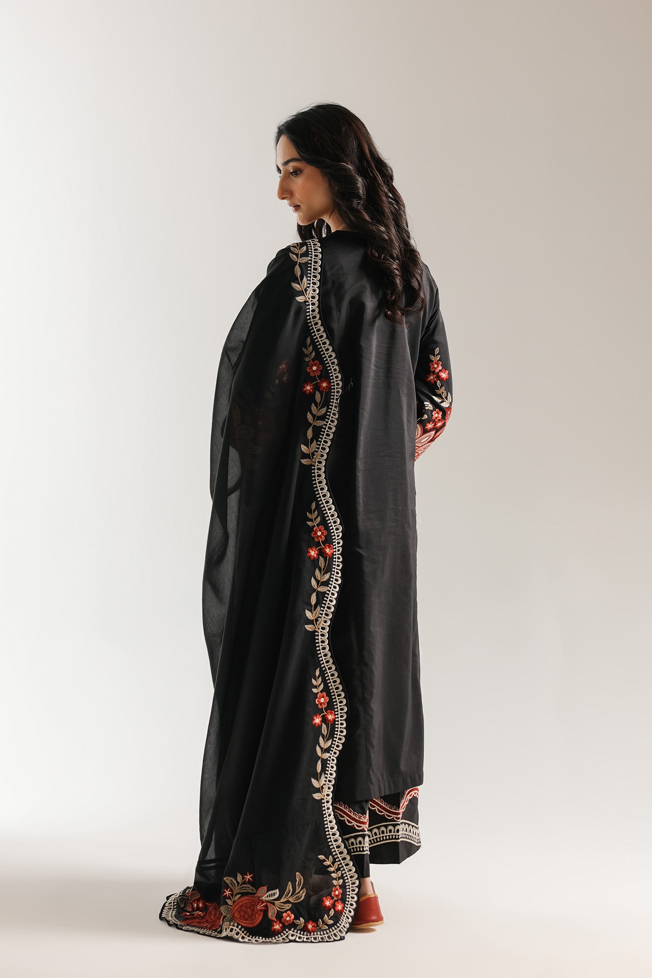 EMBROIDERED SUIT (E4020/103/902)