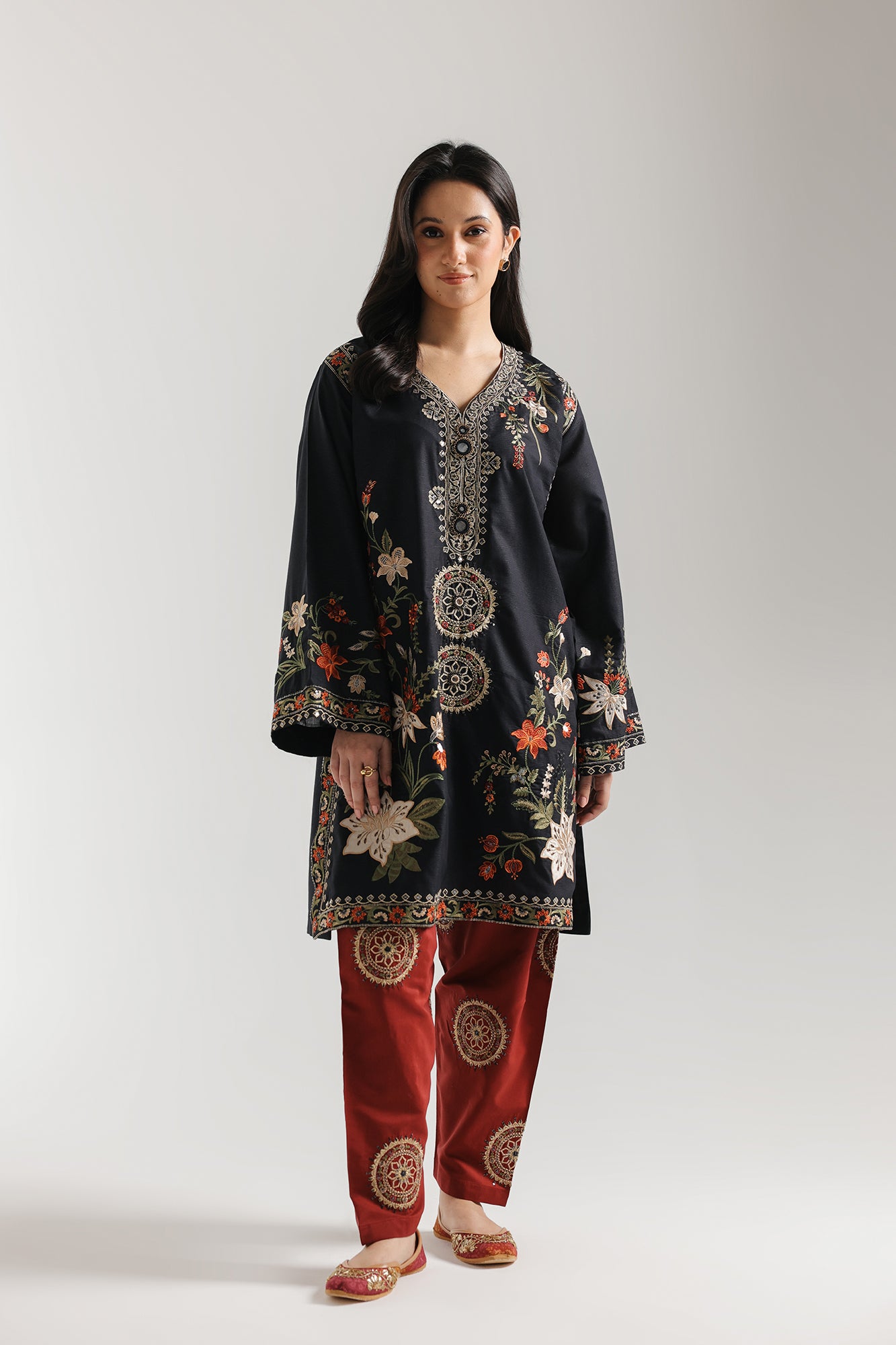 EMBROIDERED SUIT (E4027/103/902)