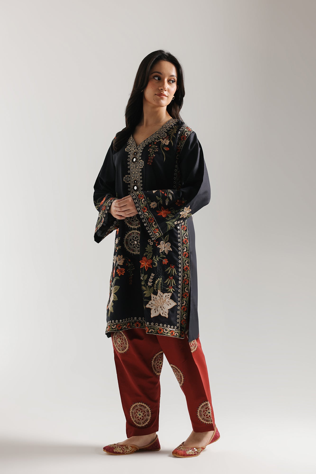 EMBROIDERED SUIT (E4027/103/902)