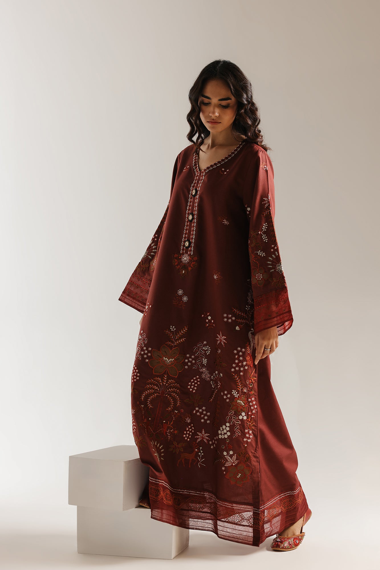 EMBROIDERED KAFTAN (E4028/103/801)