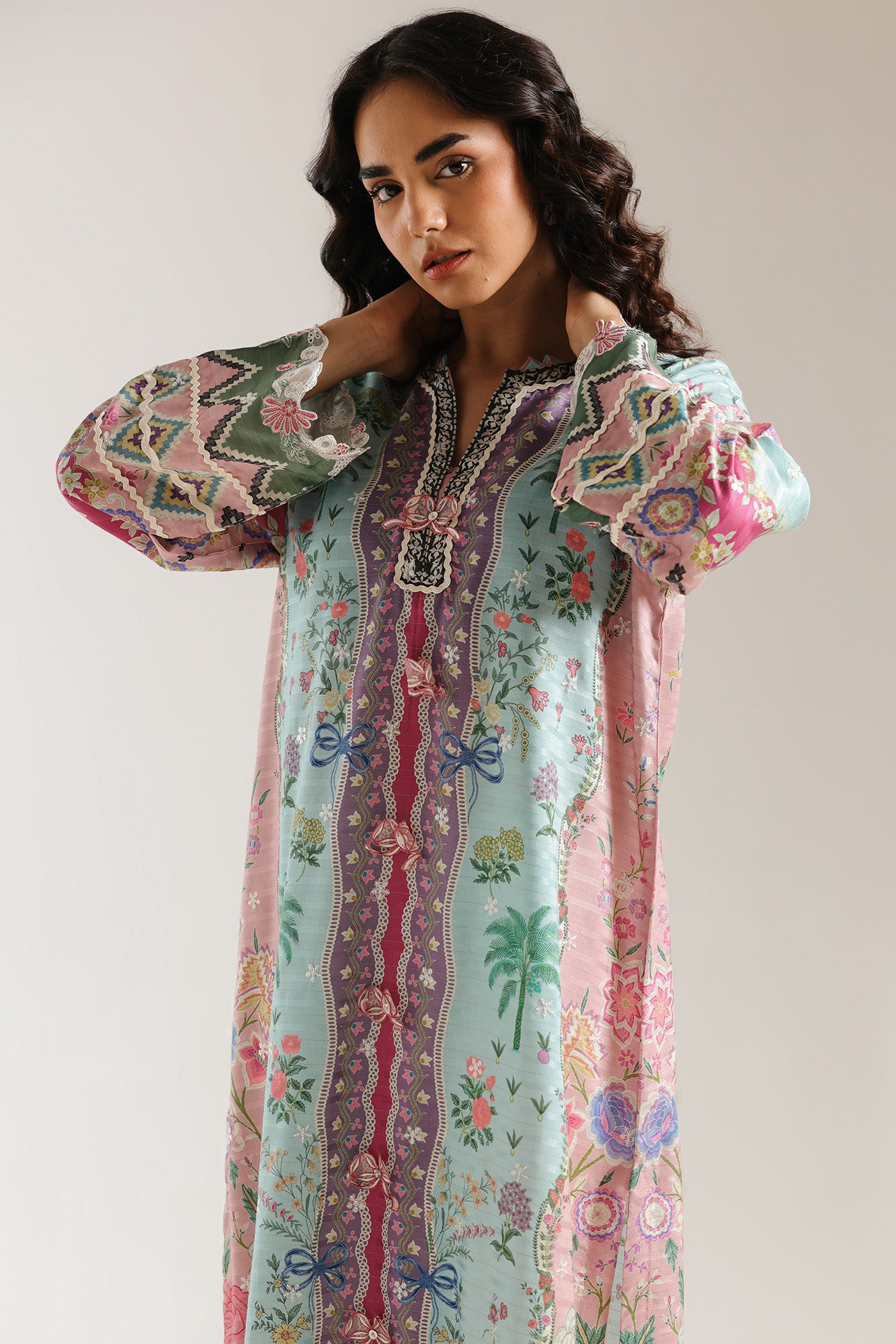 EMBROIDERED SUIT (E4031/103/719)