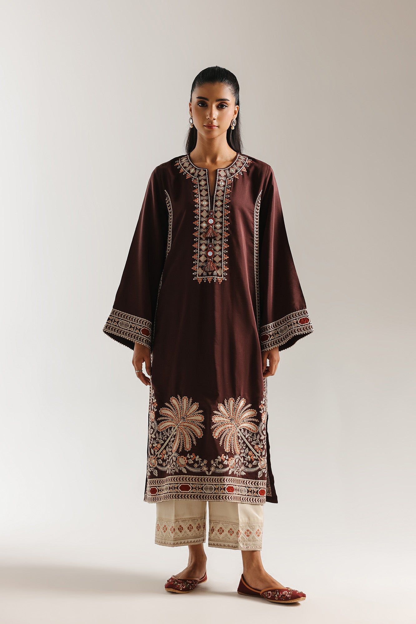 EMBROIDERED SUIT (E4046/103/802)