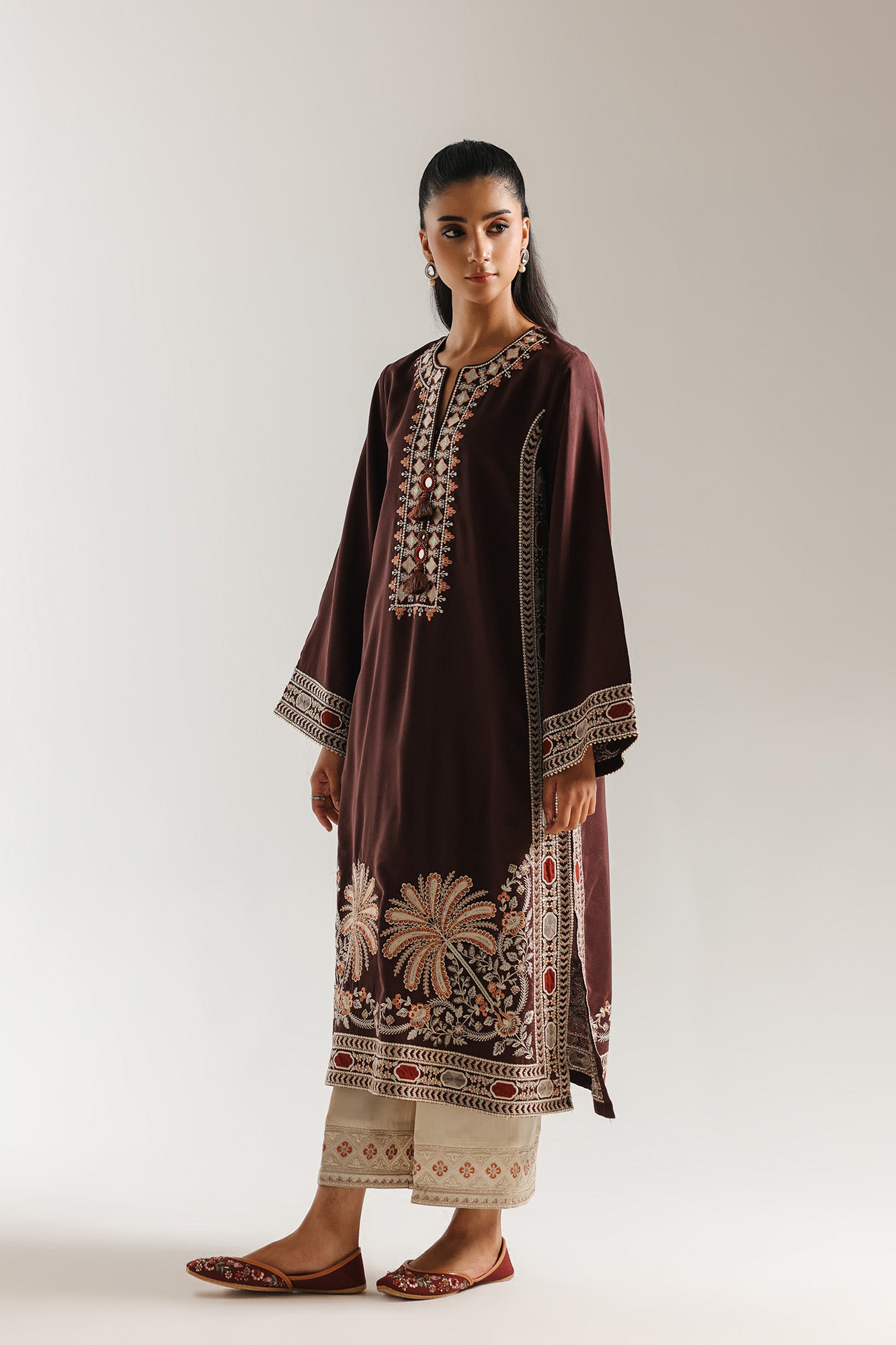 EMBROIDERED SUIT (E4046/103/802)