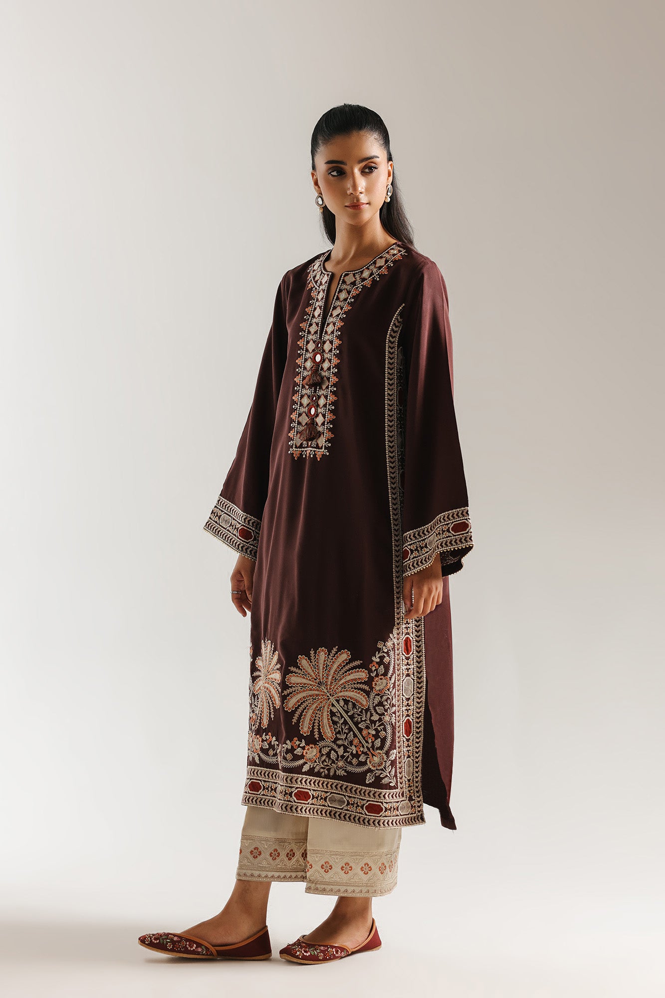 EMBROIDERED SUIT (E4046/103/802)