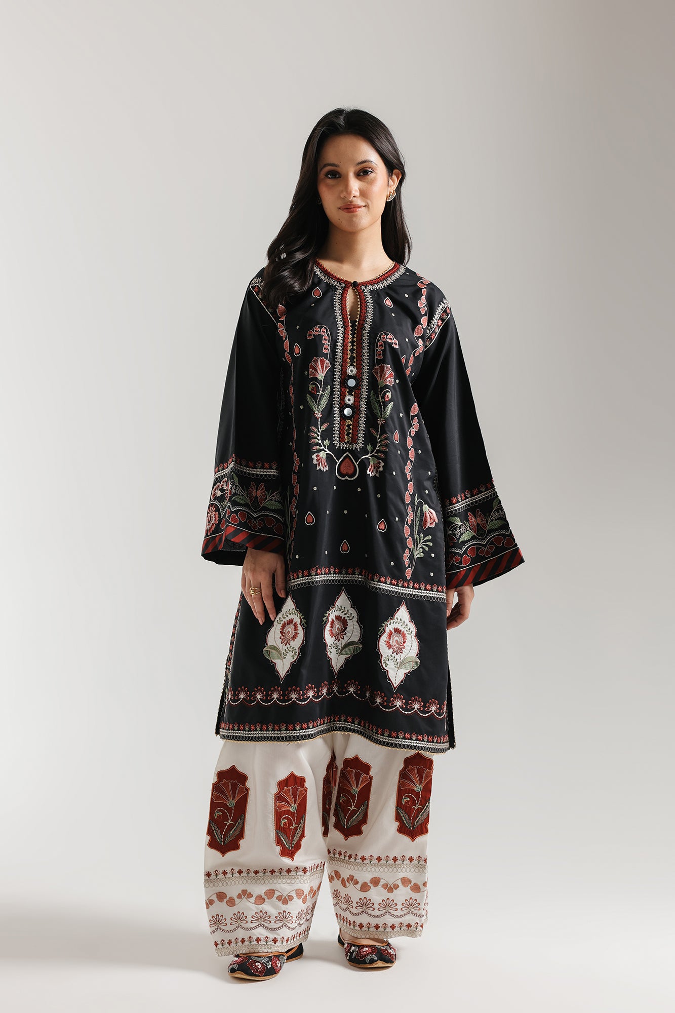 EMBROIDERED SUIT (E4122/103/901)