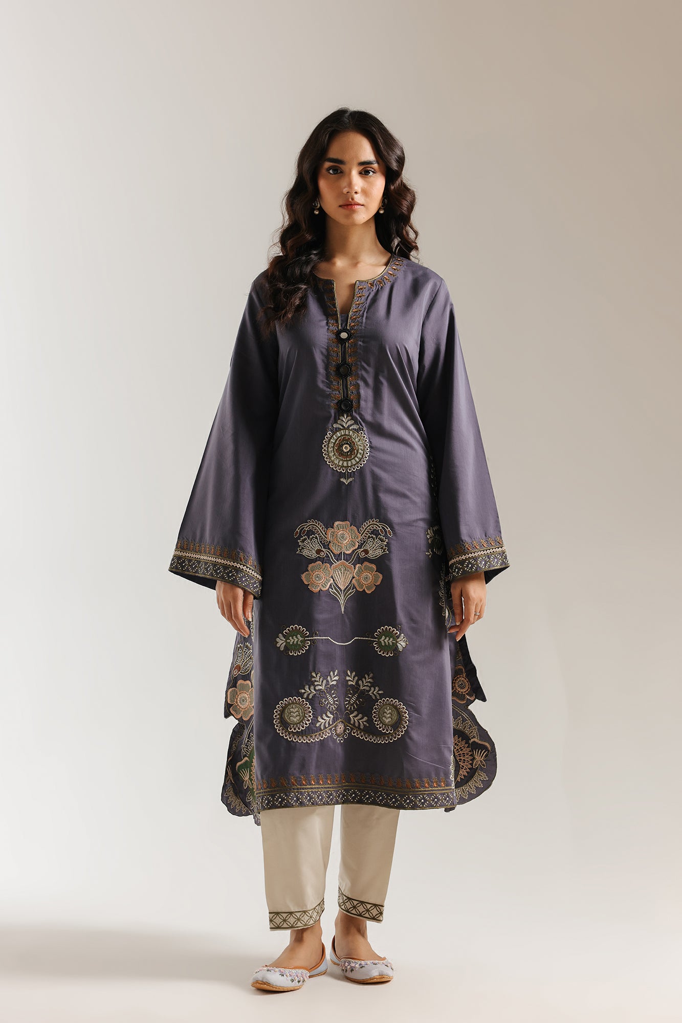 EMBROIDERED SUIT (E4123/103/904)