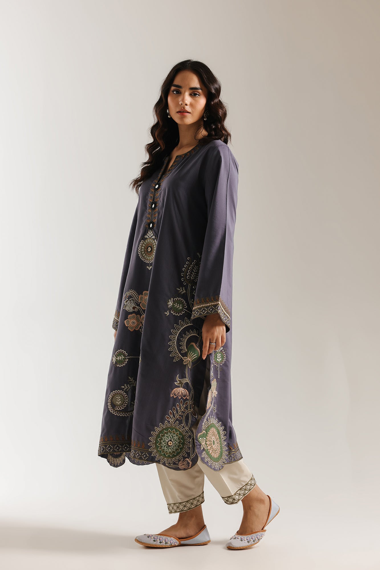 EMBROIDERED SUIT (E4123/103/904)