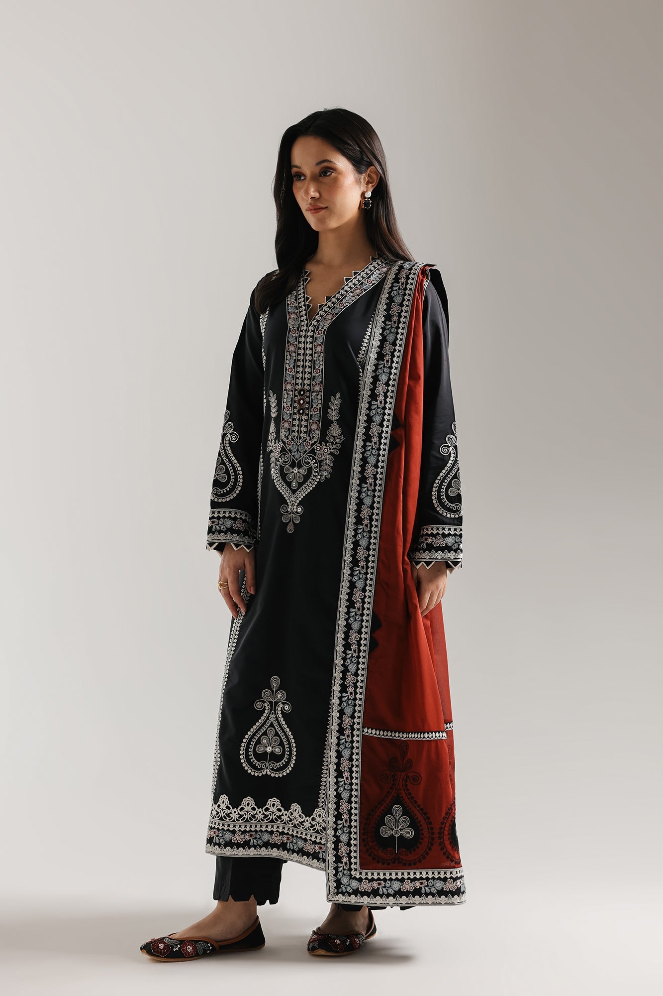 EMBROIDERED SUIT (E4135/103/902)