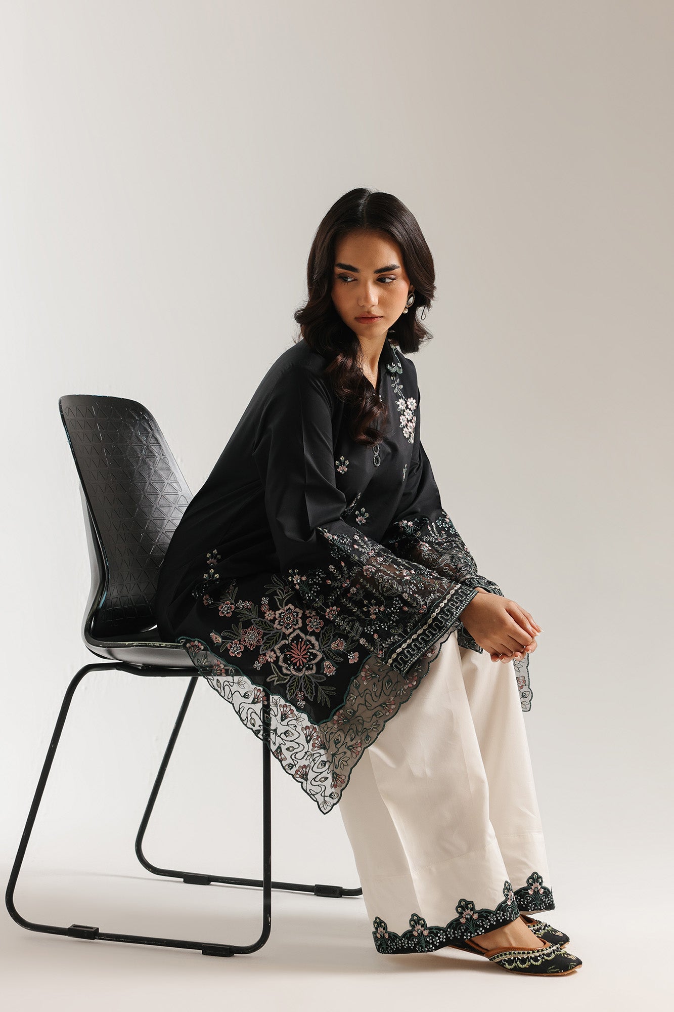 EMBROIDERED SUIT (E4142/103/901)