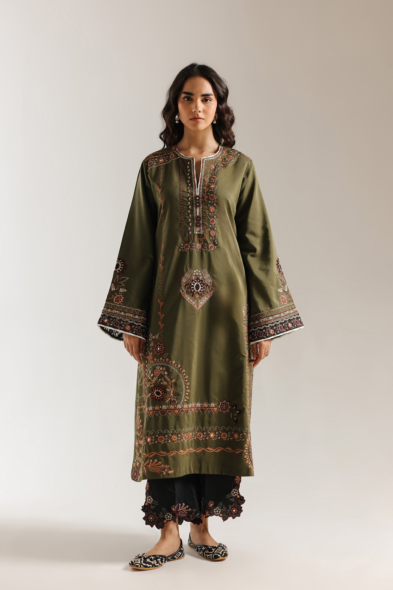 EMBROIDERED SUIT (E4158/103/118)