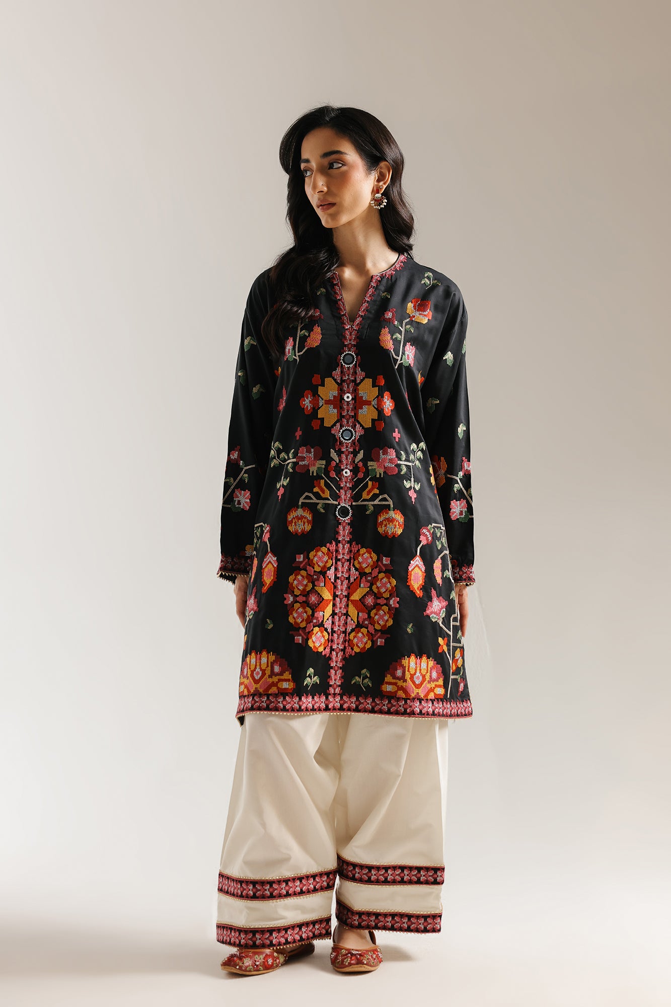 EMBROIDERED SUIT (E4161/103/901)