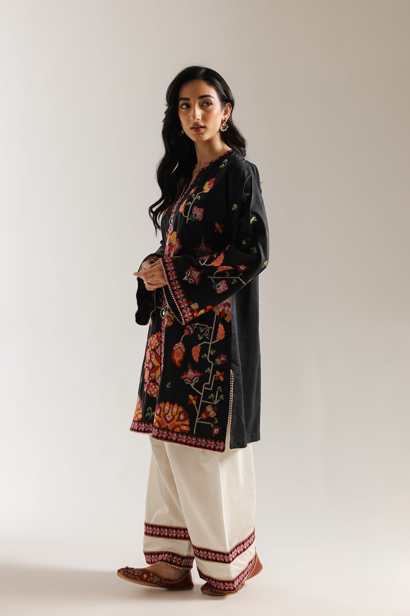 EMBROIDERED SUIT (E4161/103/901)