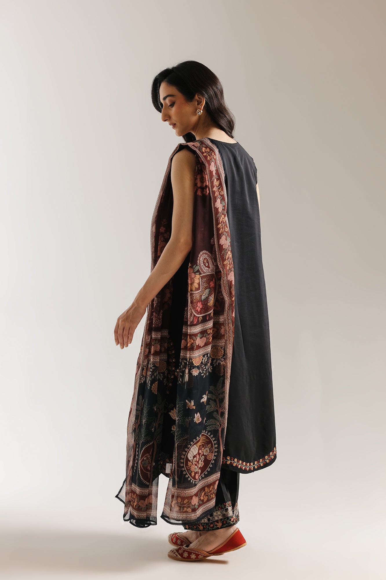 EMBROIDERED SUIT (E4163/103/901)