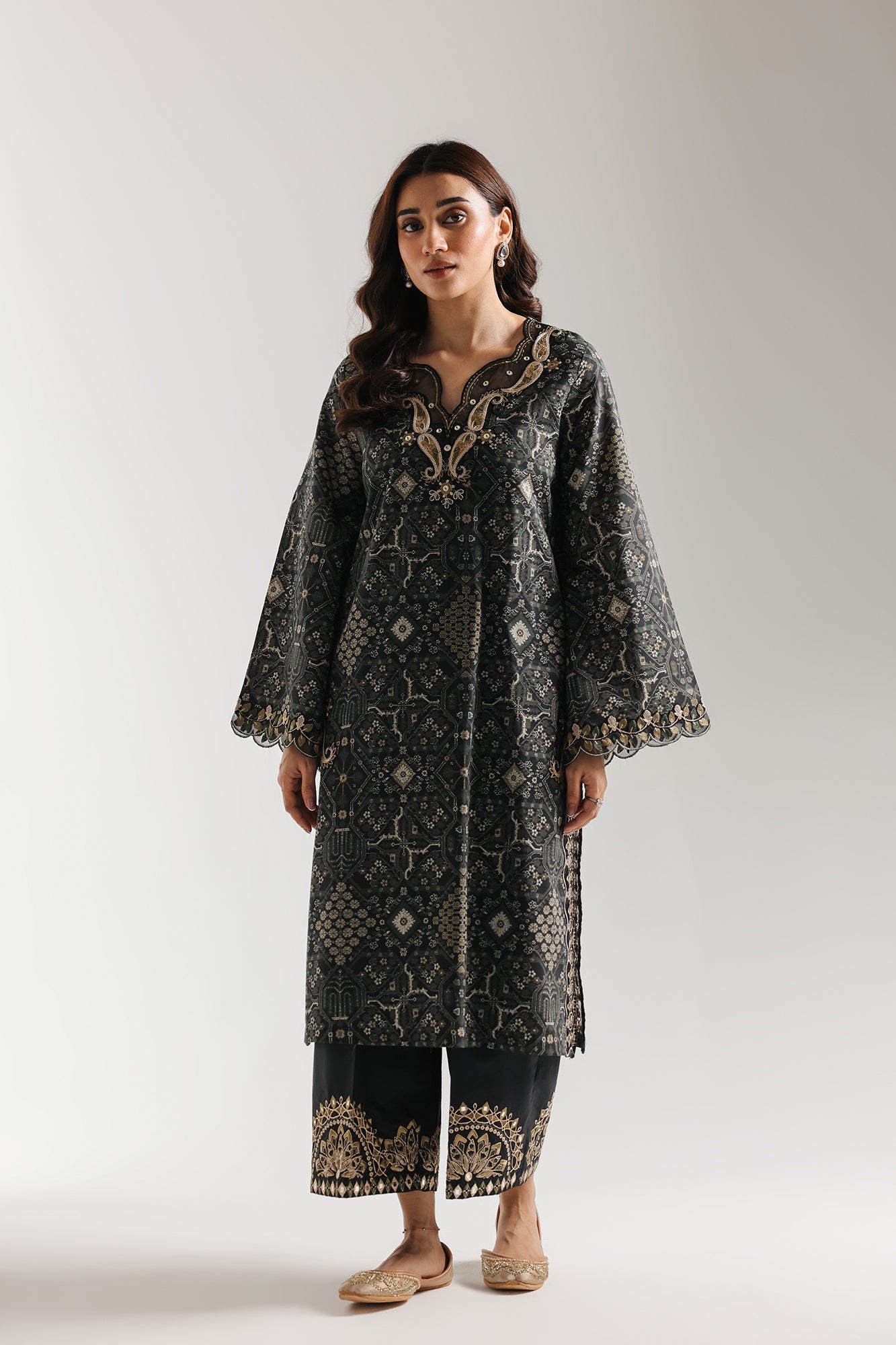 EMBROIDERED SUIT (E4171/103/902)