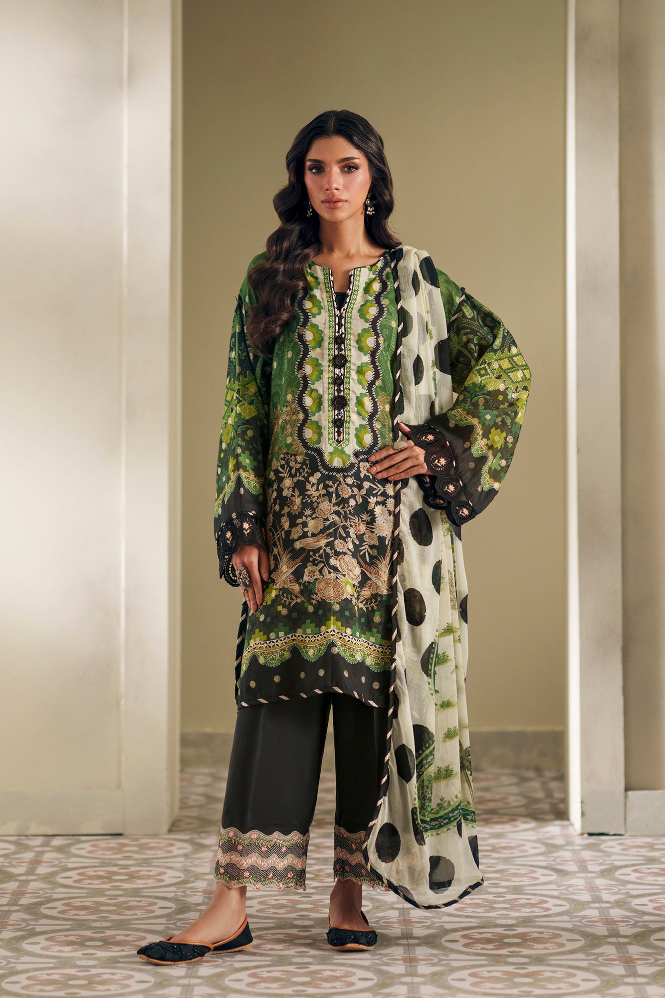 EMBROIDERED SUIT (E4192/103/705)