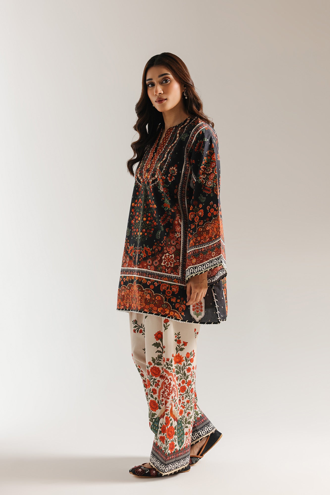 EMBROIDERED SUIT (E4201/103/901)