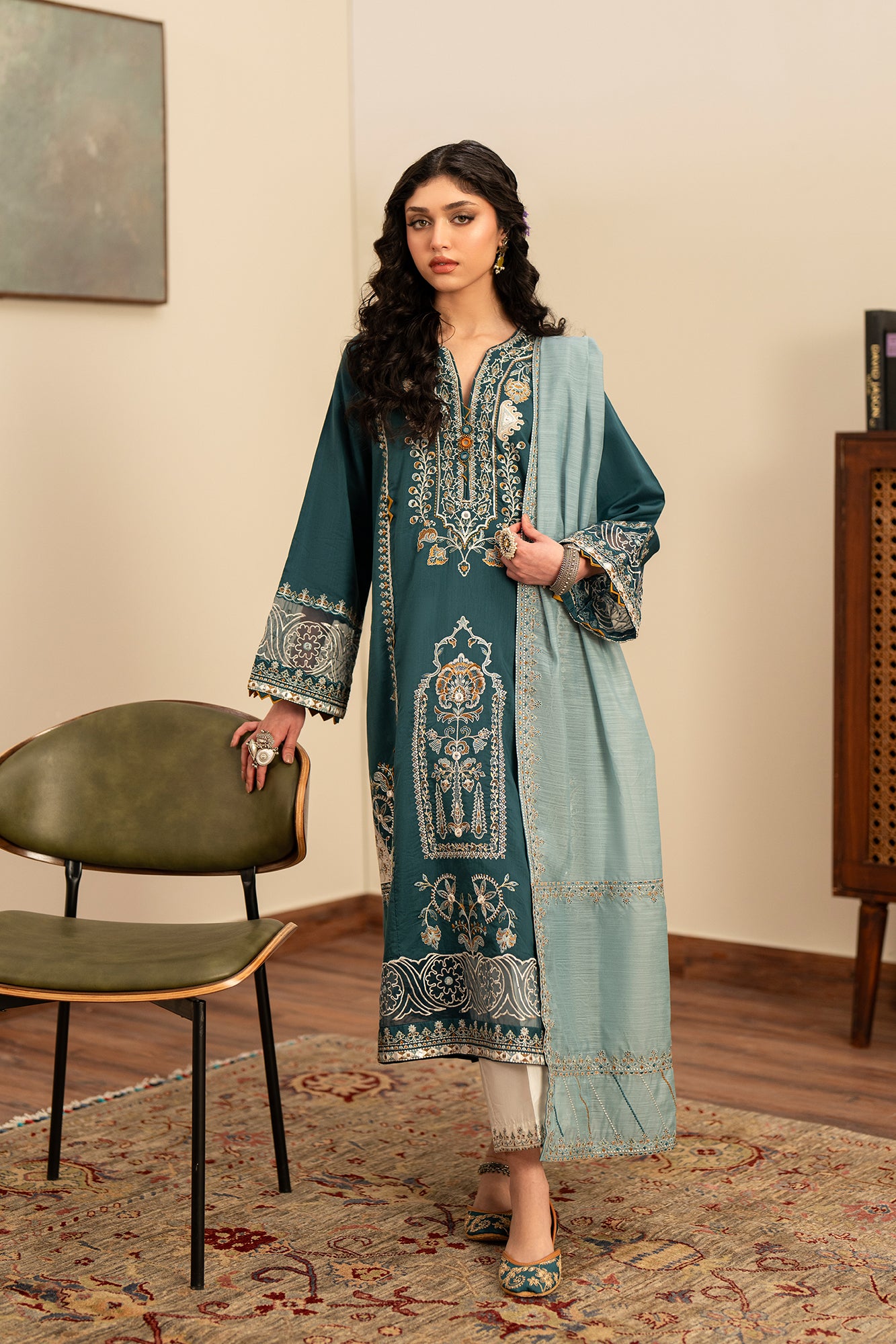 EMBROIDERED SUIT (E4234/103/602)