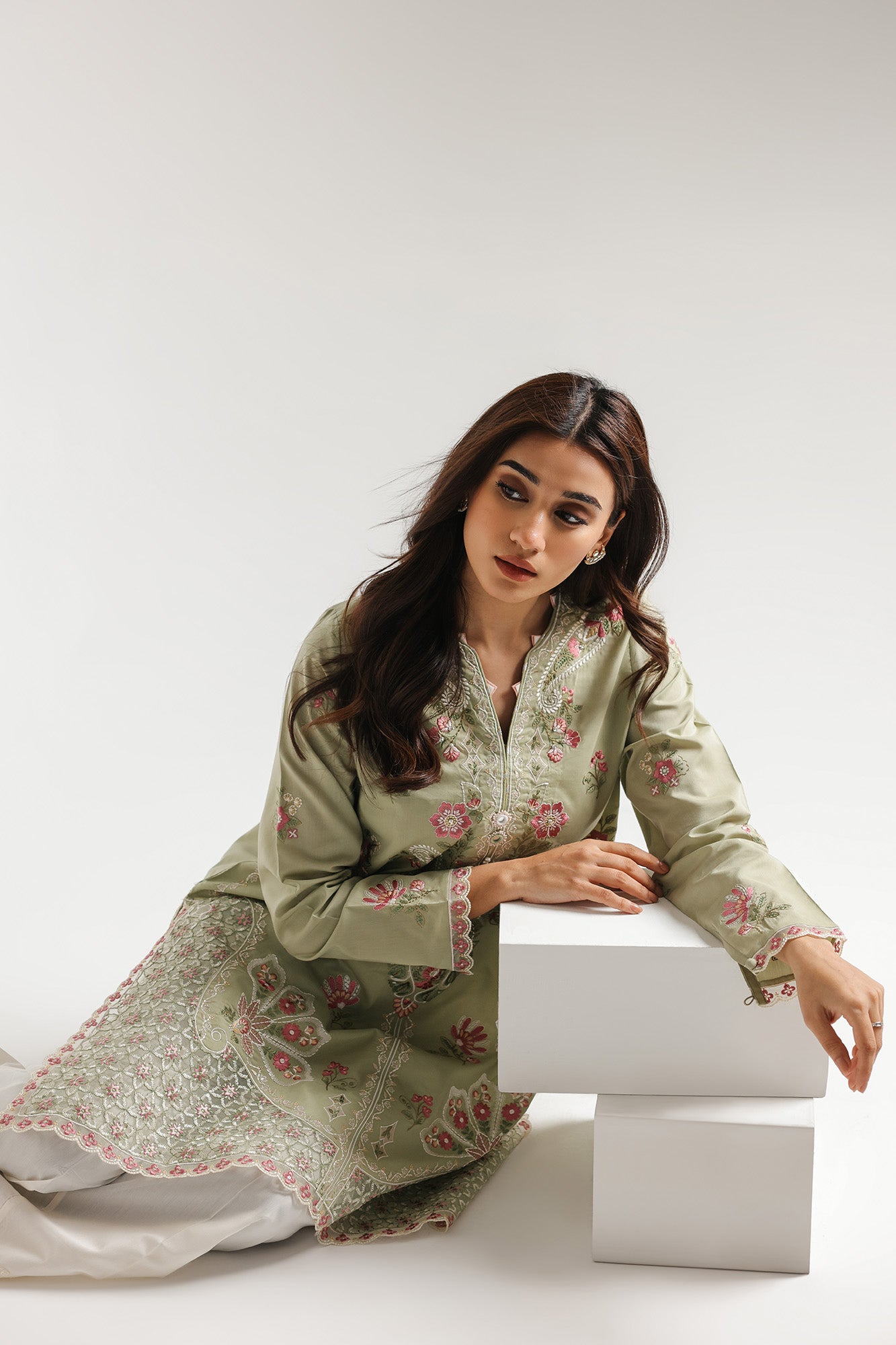 EMBROIDERED SUIT (E4237/103/127)