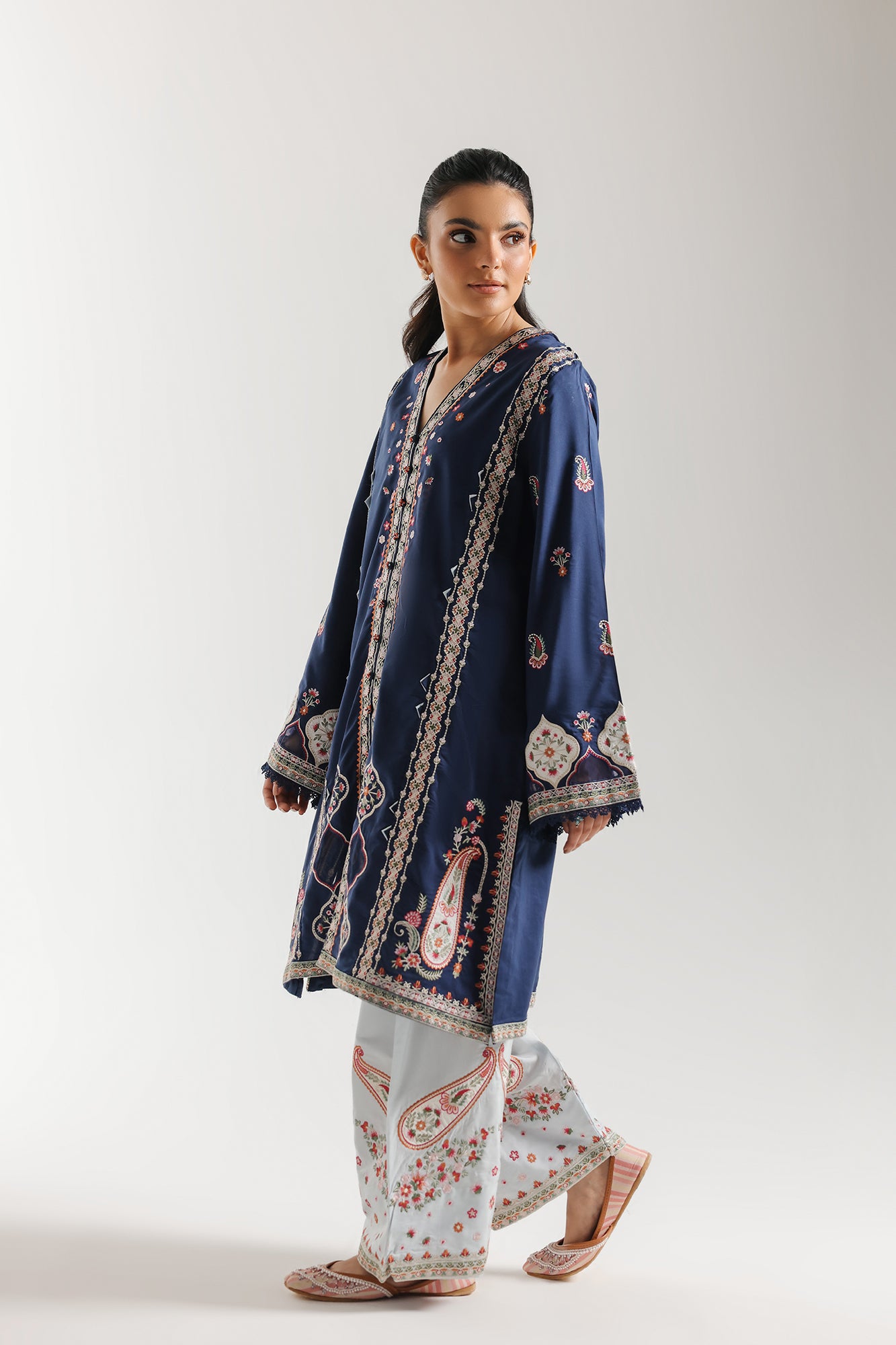 EMBROIDERED SUIT (E4239/103/603)