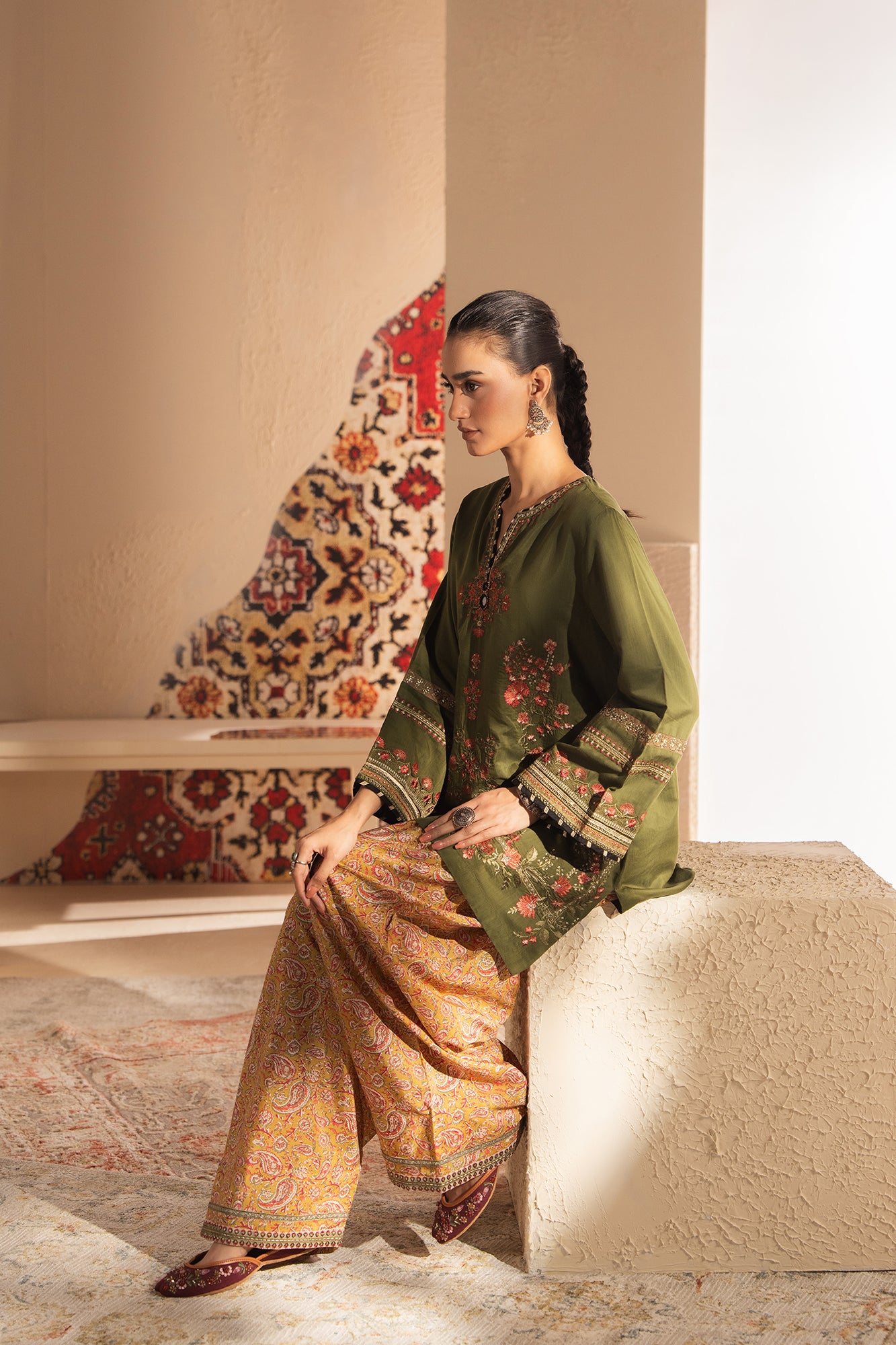 EMBROIDERED SUIT (E4243/103/120)