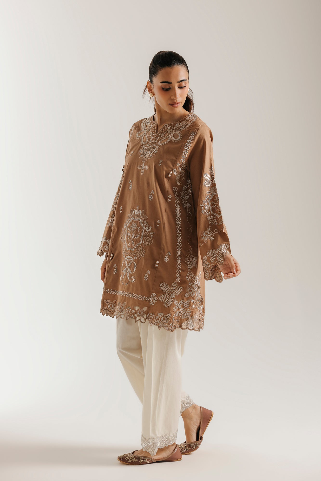 EMBROIDERED SUIT (E4282/103/816)