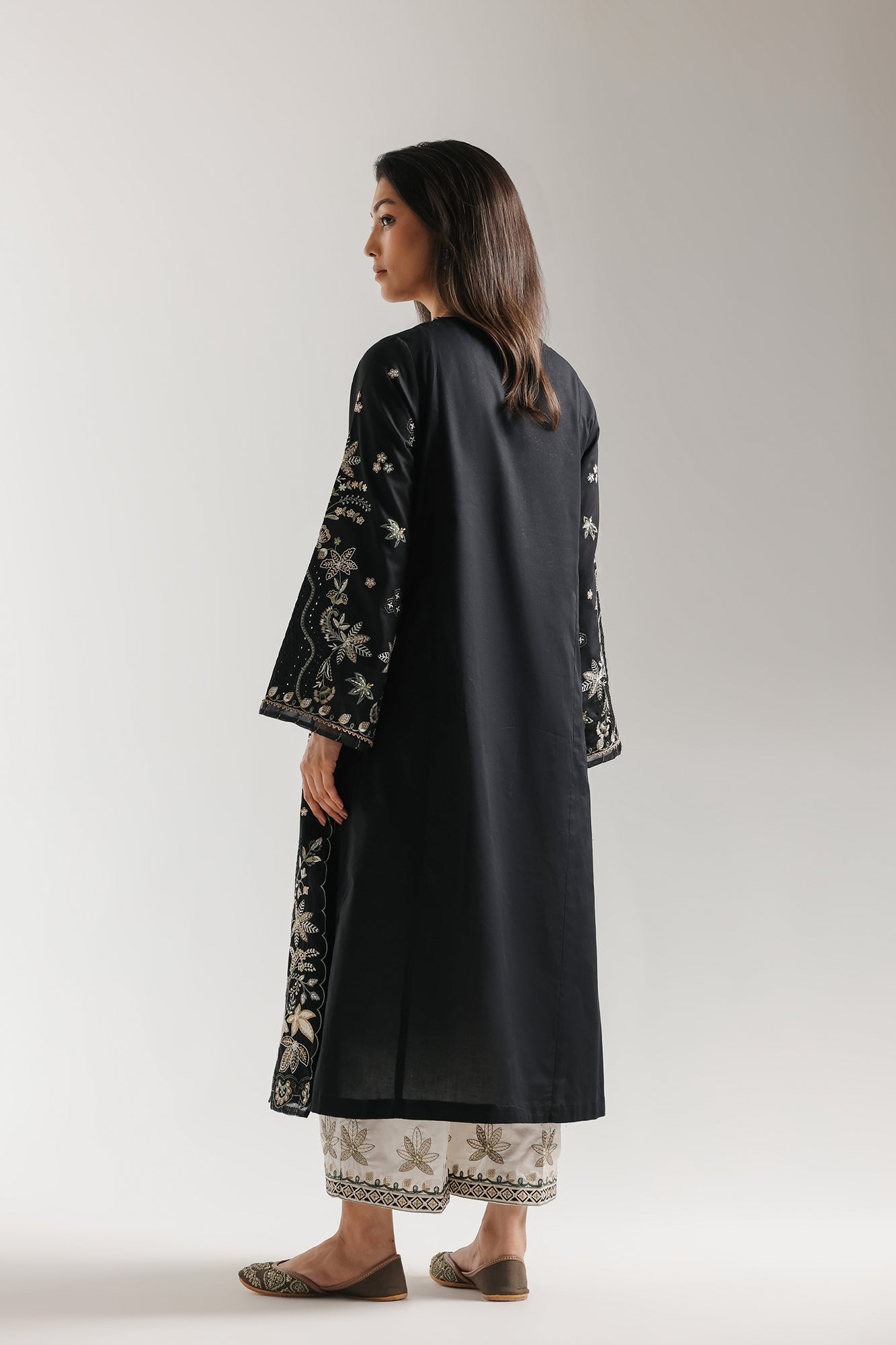 EMBROIDERED SUIT (E4286/103/902)
